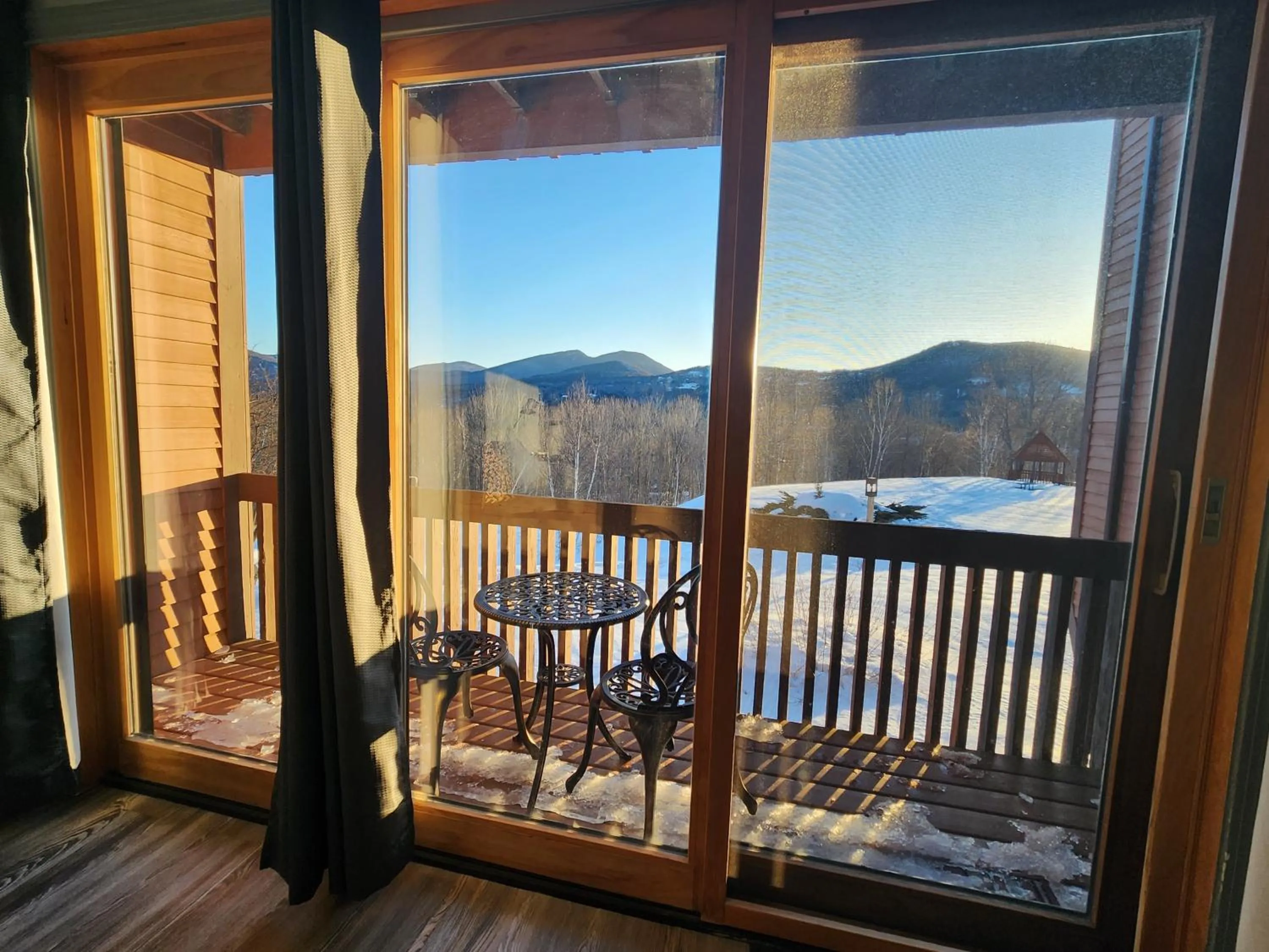 Balcony/Terrace in White Mountains Getaway with amazing views!