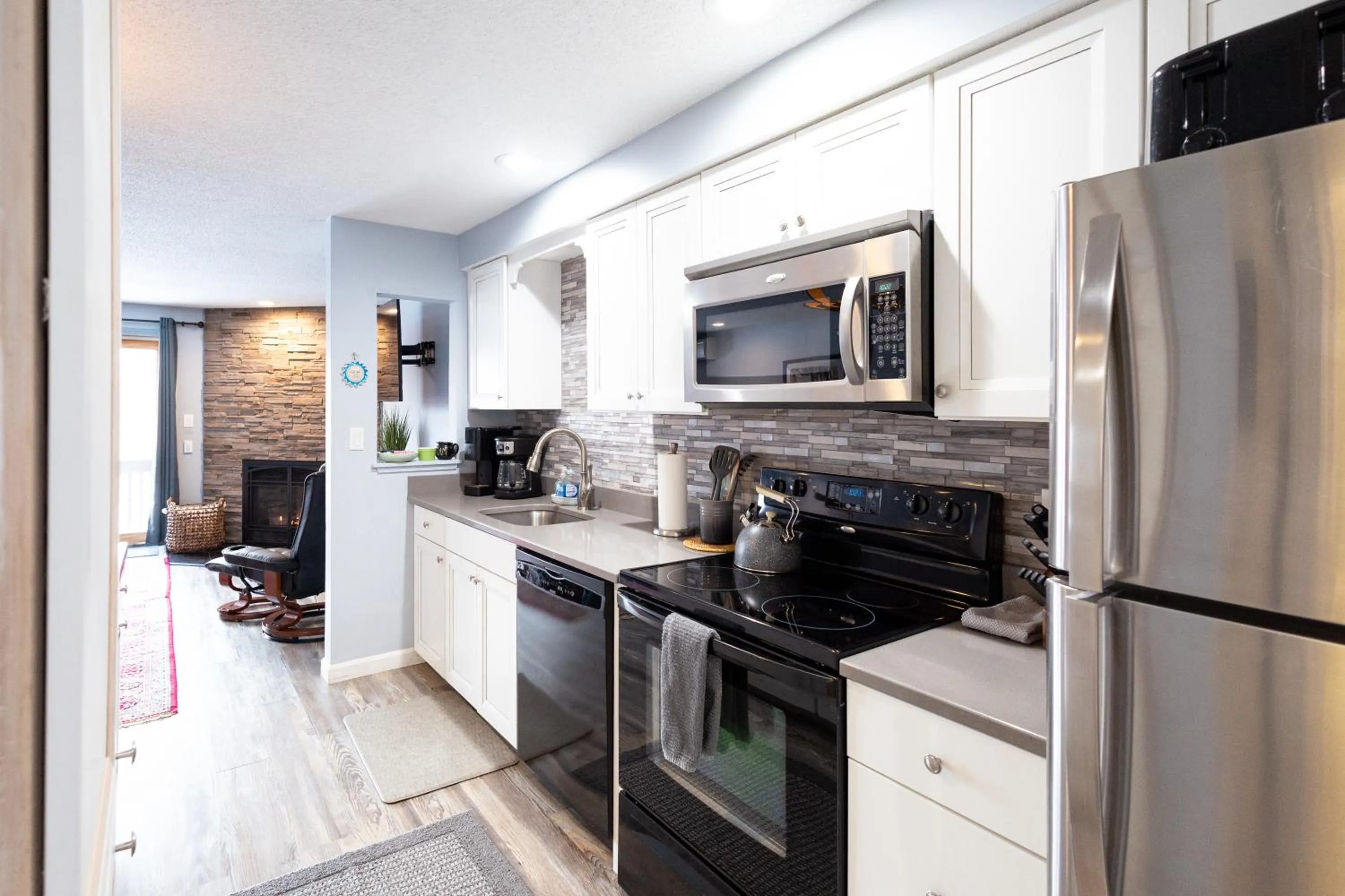 kitchen in White Mountains Getaway with amazing views!
