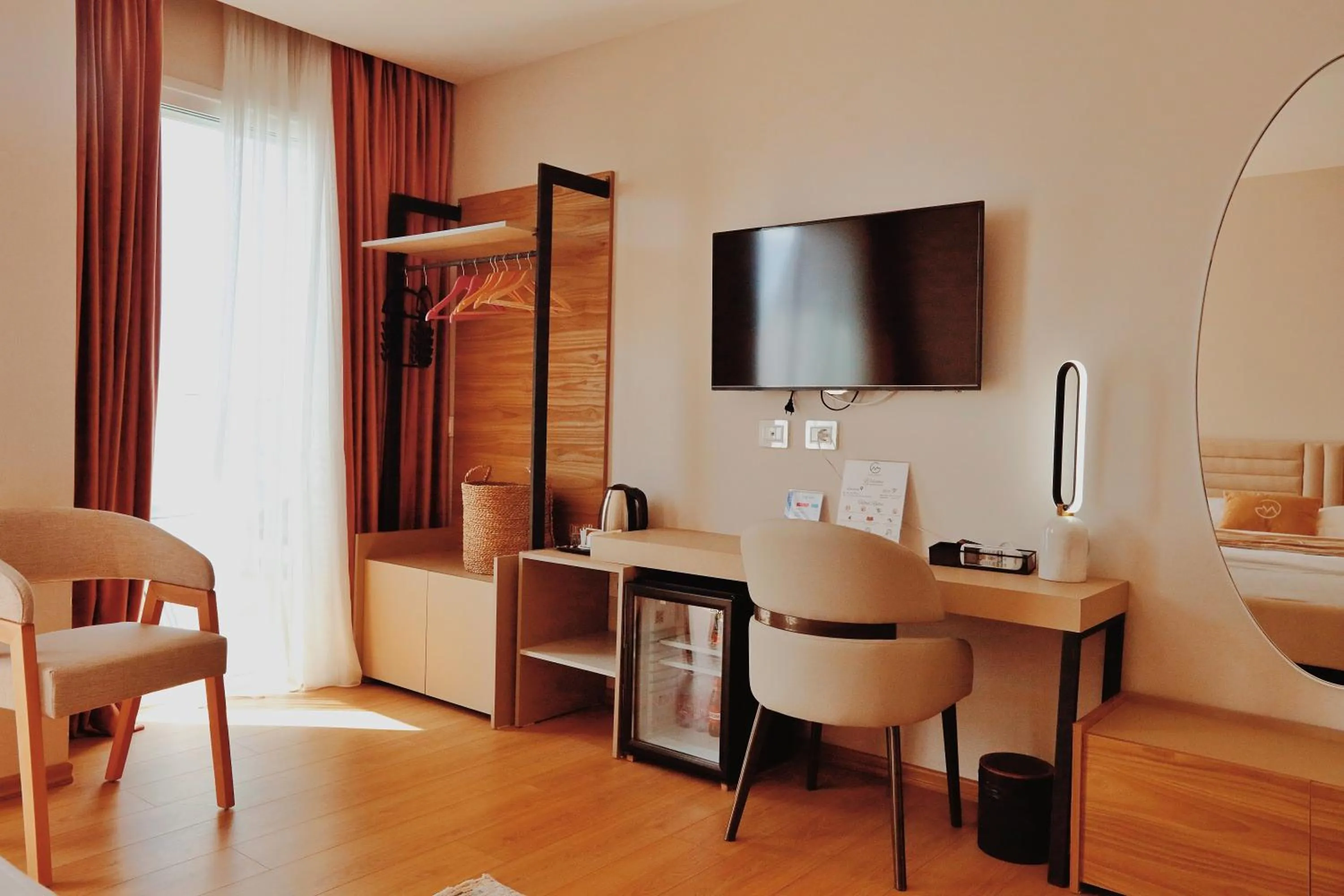 Photo of the whole room, Bed in Grand Mirage