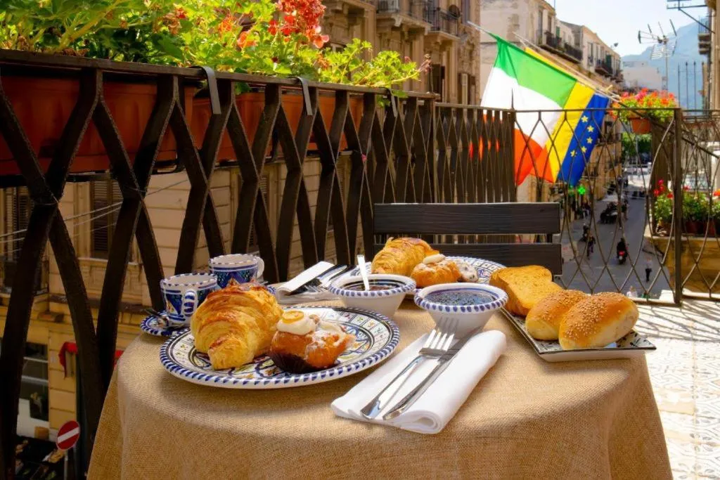 Ballaro' Hotel - Budget Room