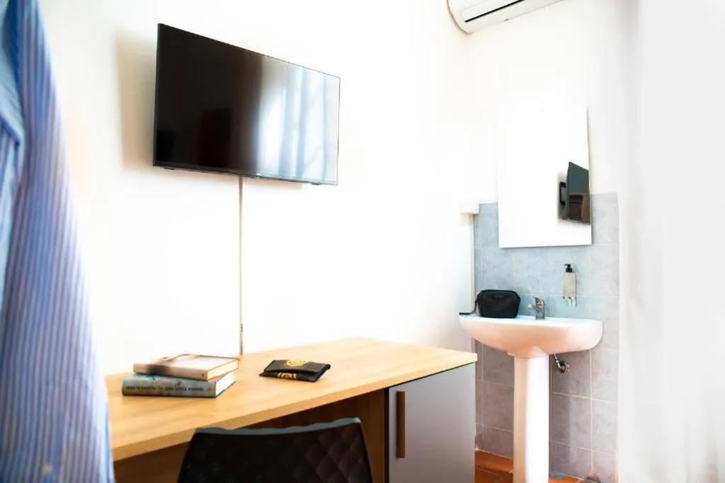 Ballaro' Hotel - Budget Room