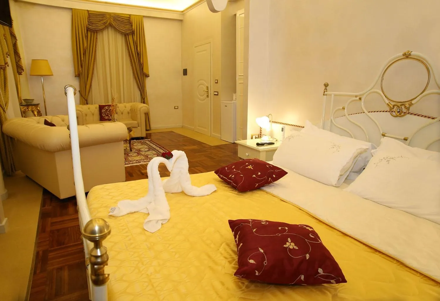 Bedroom, Bed in Grand Hotel Osman