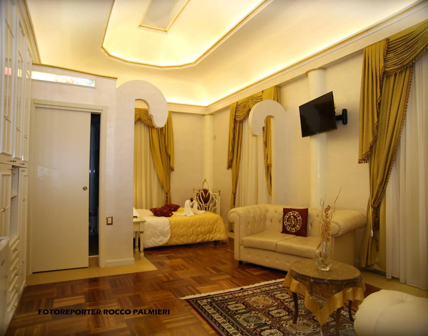 Bedroom in Grand Hotel Osman