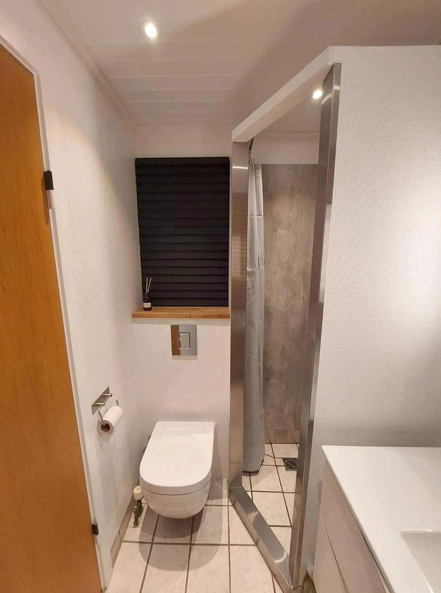 Shower in Tórshavn City Apartment