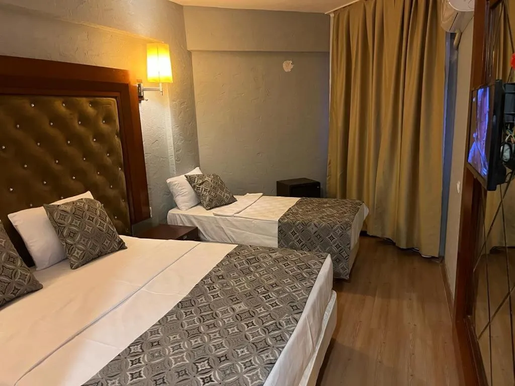 Bed in DIONISUS LARA