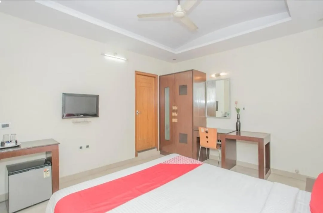 Bed in WesternSuites Hotel / Spa