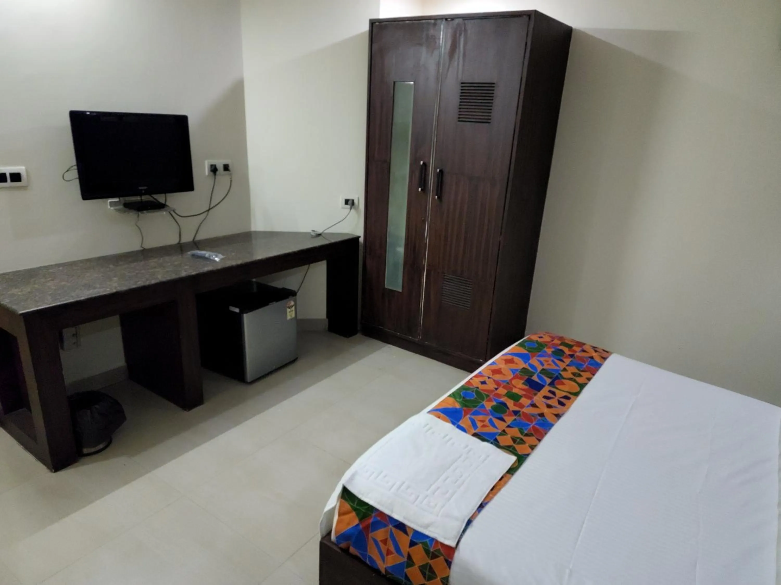 TV and multimedia, Bed in WesternSuites Hotel / Spa