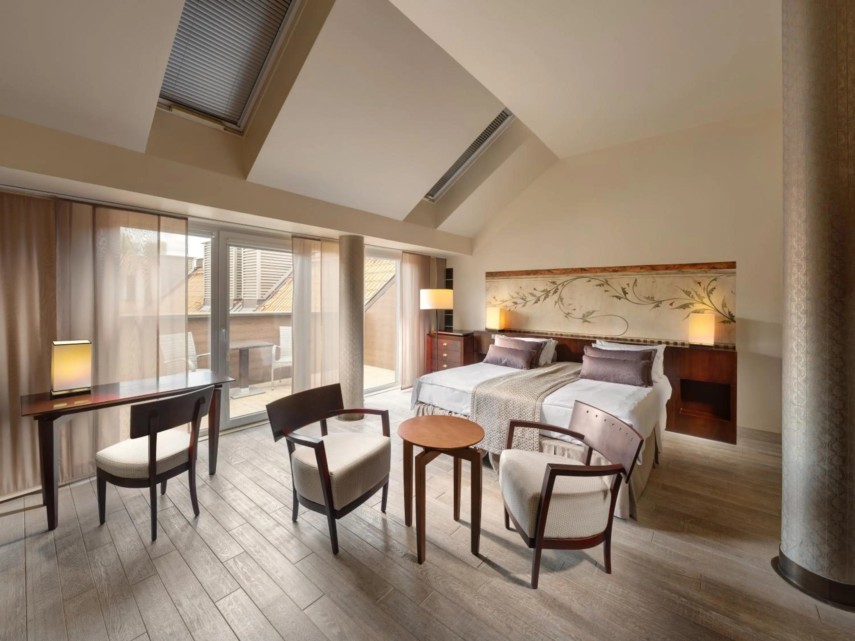 Bed in Mamaison Le Regina Boutique Hotel