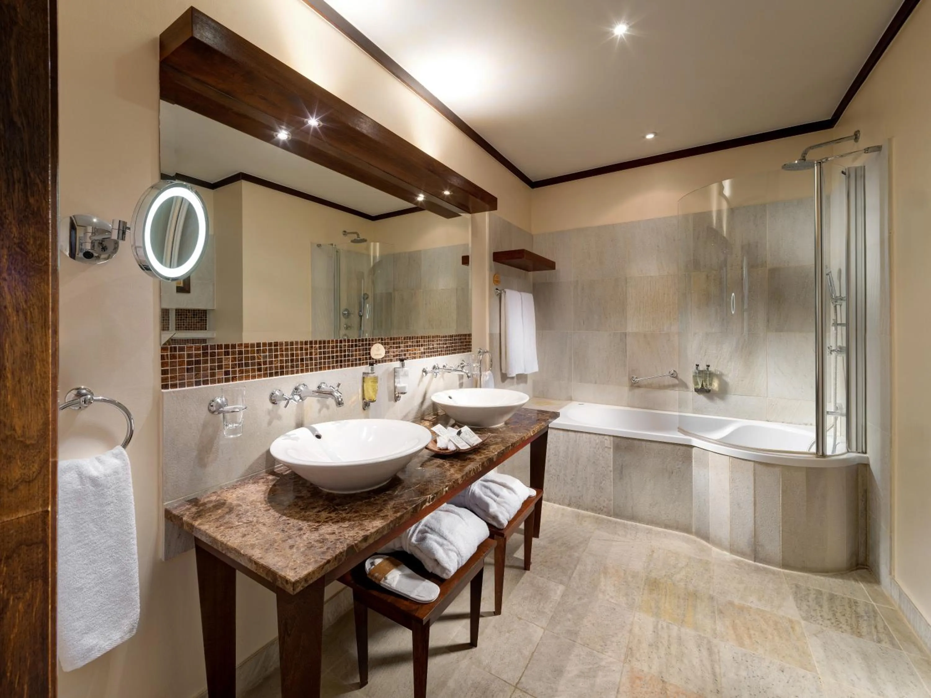 Shower in Mamaison Le Regina Boutique Hotel