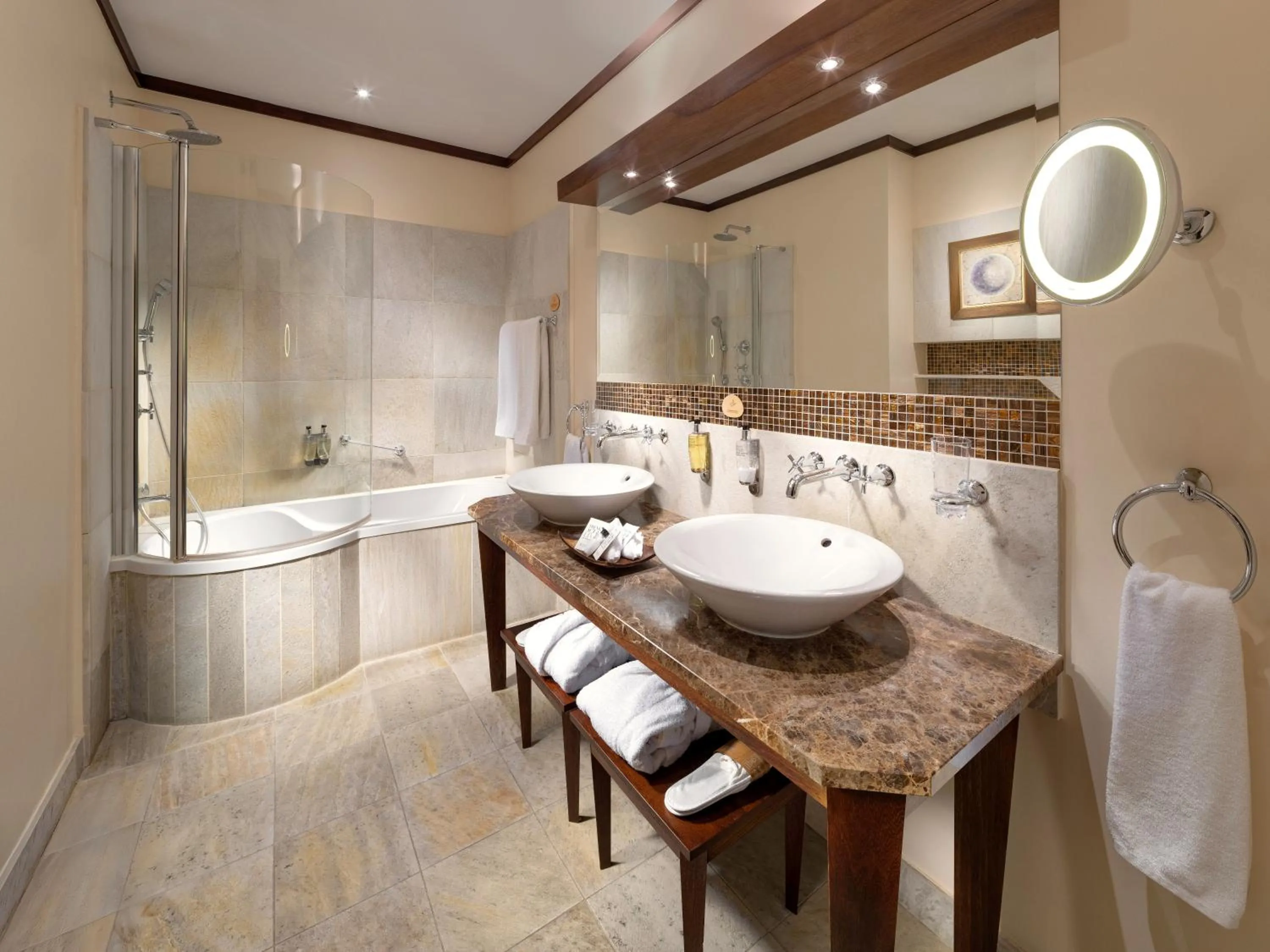 Shower in Mamaison Le Regina Boutique Hotel