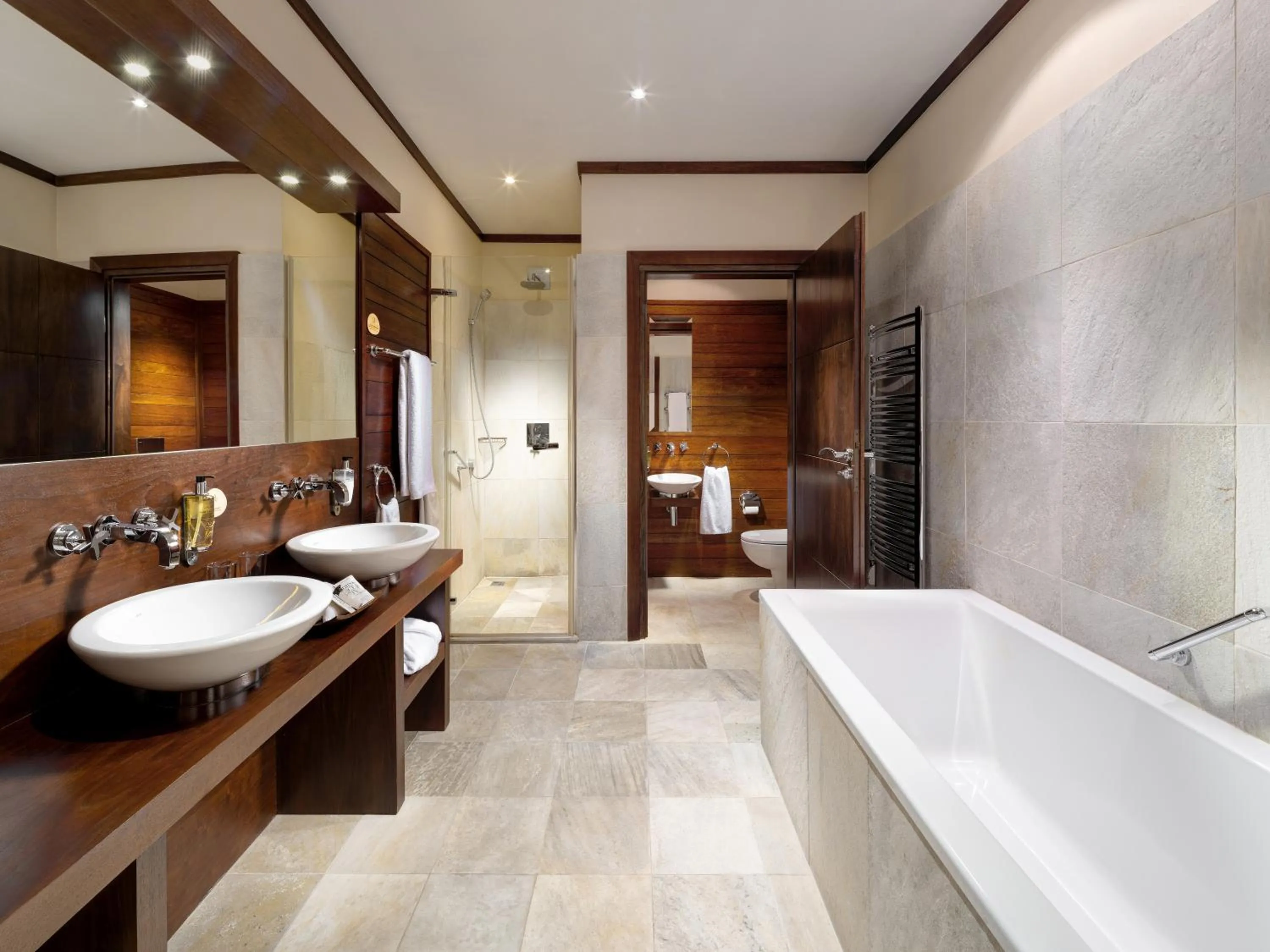 Shower in Mamaison Le Regina Boutique Hotel