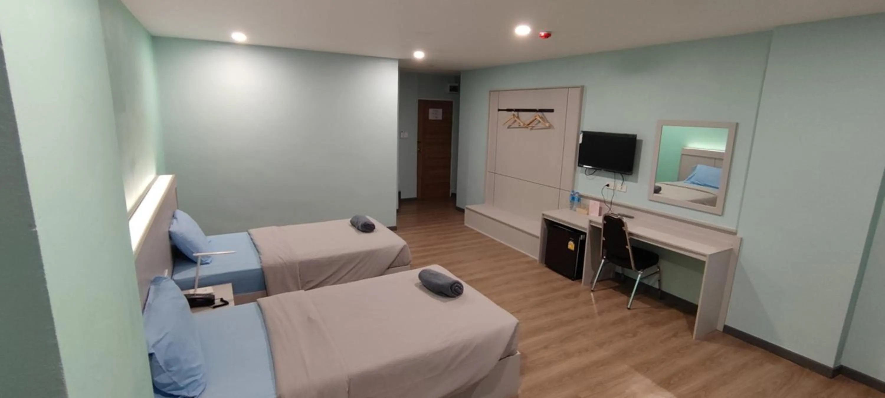 Photo of the whole room, Bed in Sritrang Residence