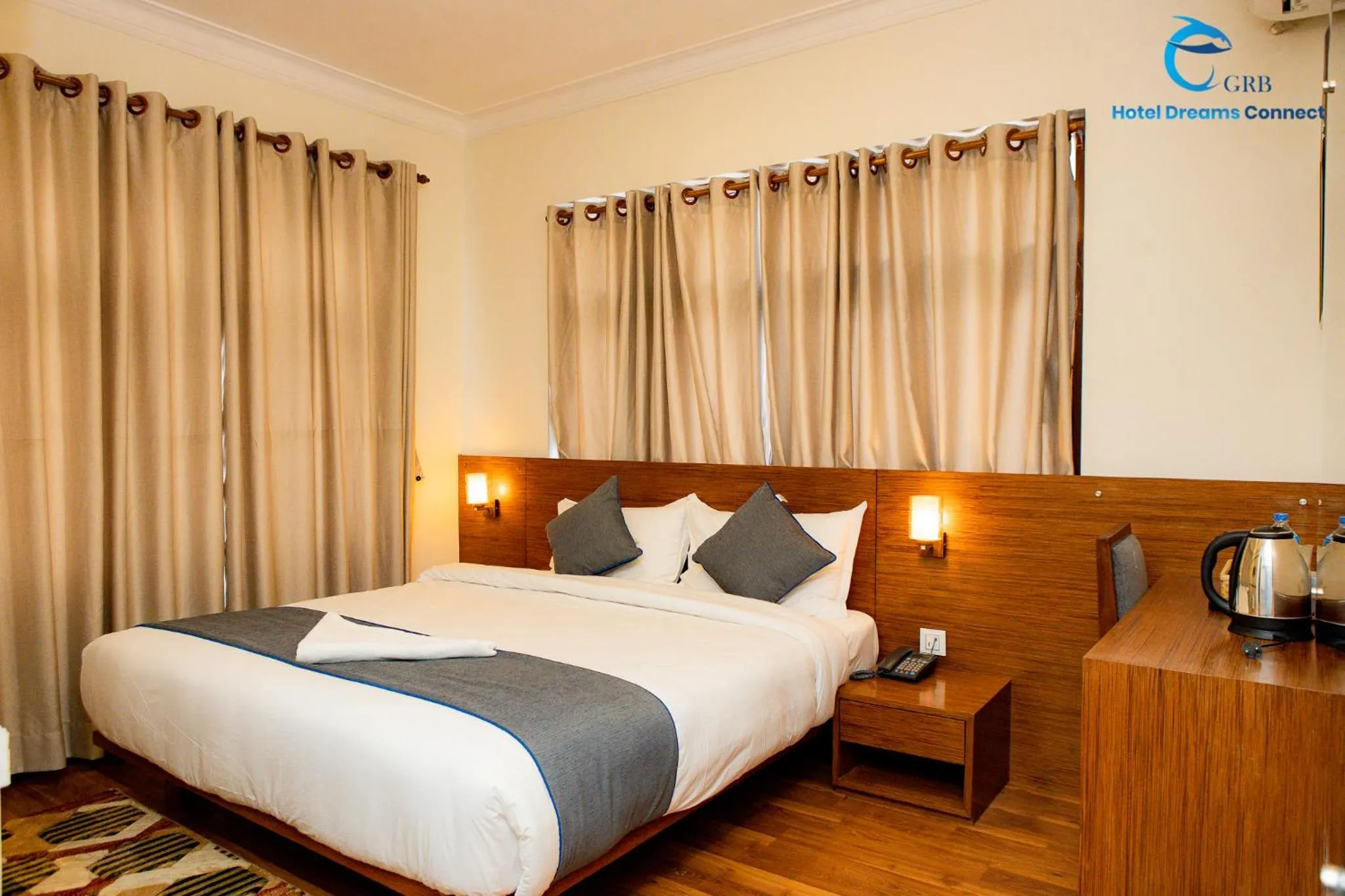 Deluxe Double Room in Hotel Dreams connect GRB