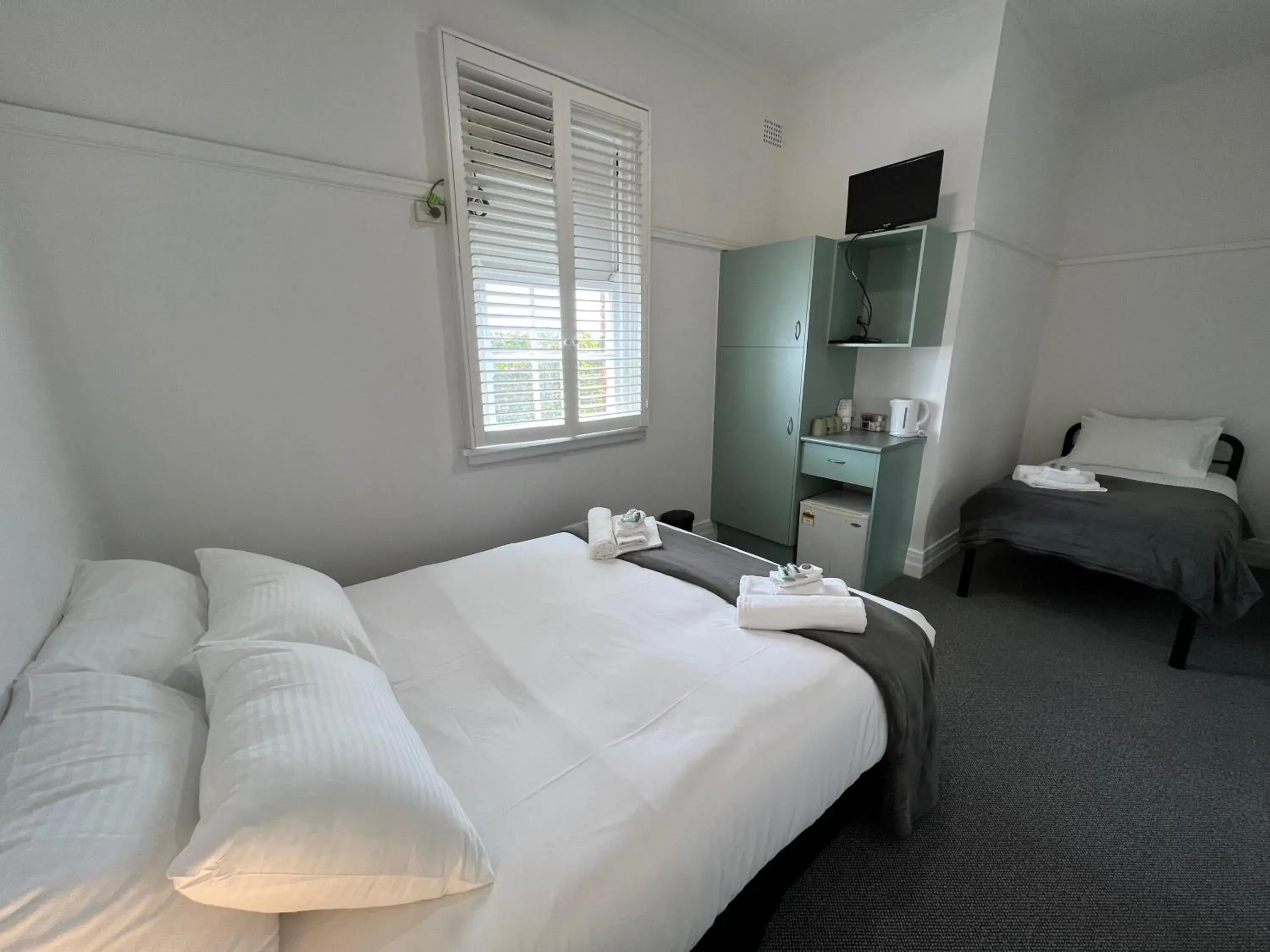 Triple Room with Shared Bathroom in Hotel Concord Triple Room with Shared Bathroom in Hotel Concord