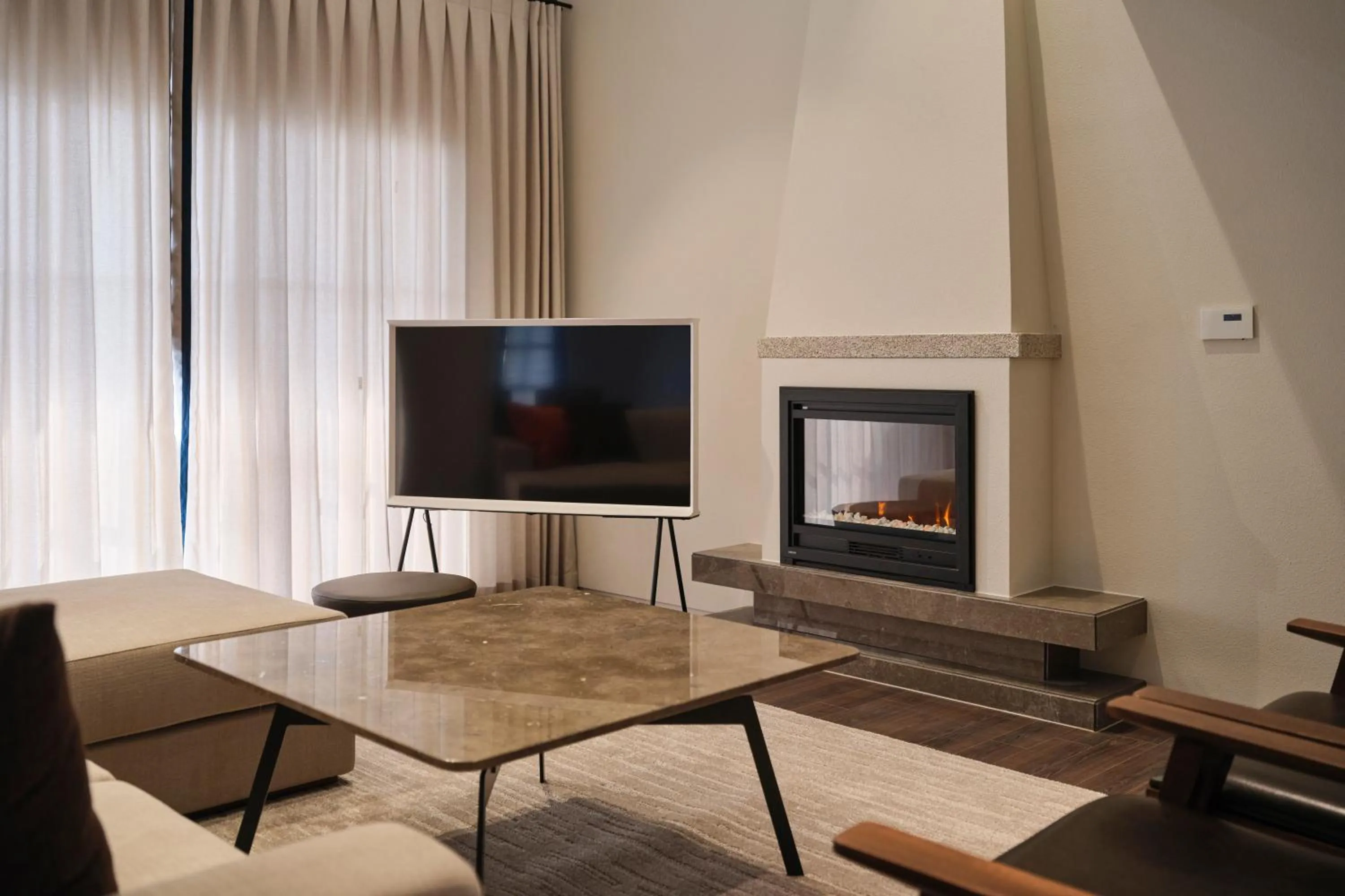 TV and multimedia in Hundert Hills