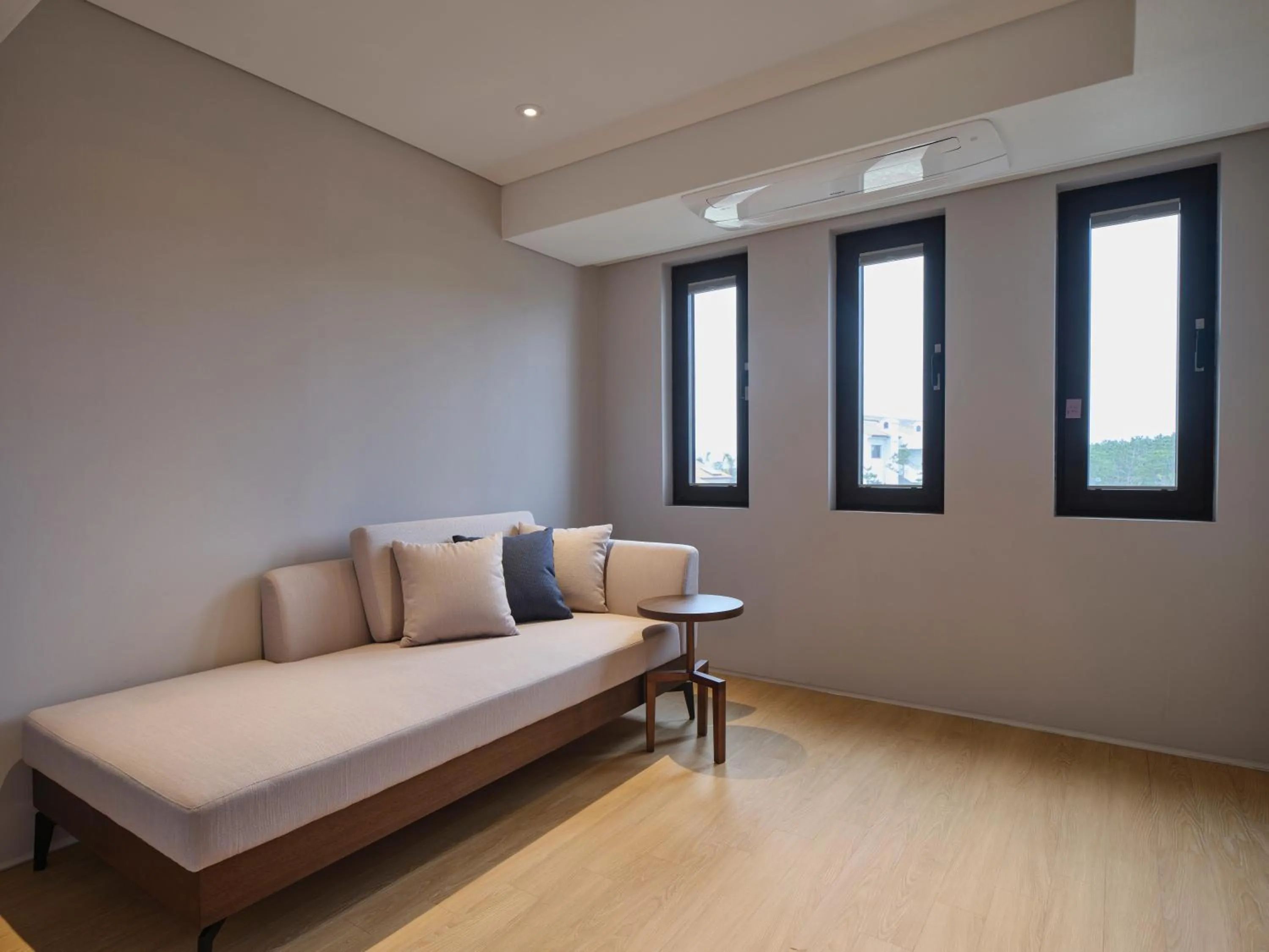 Seating area, Bed in Hundert Hills