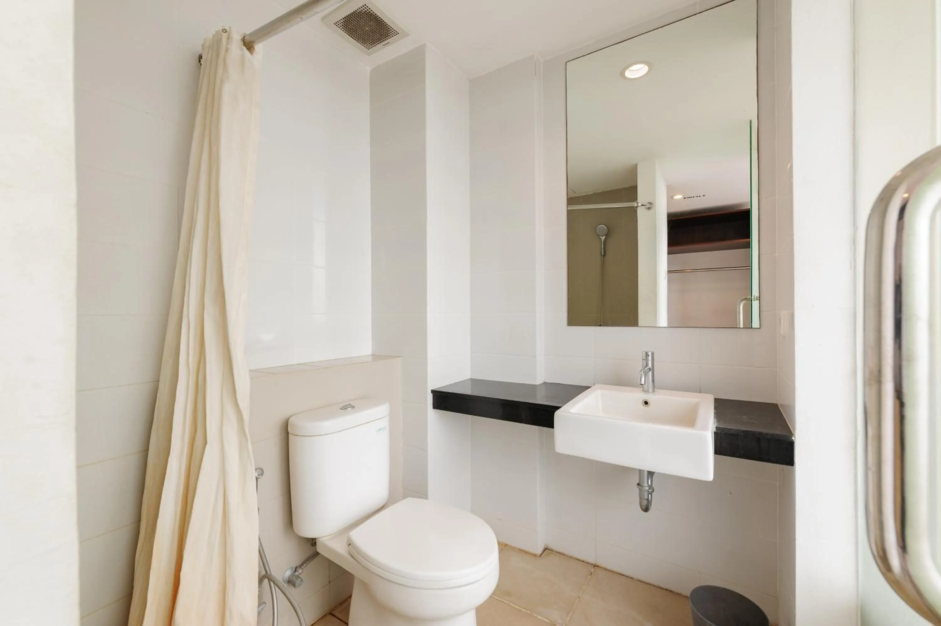 Bathroom in RedDoorz at Bali Kepundung Denpasar