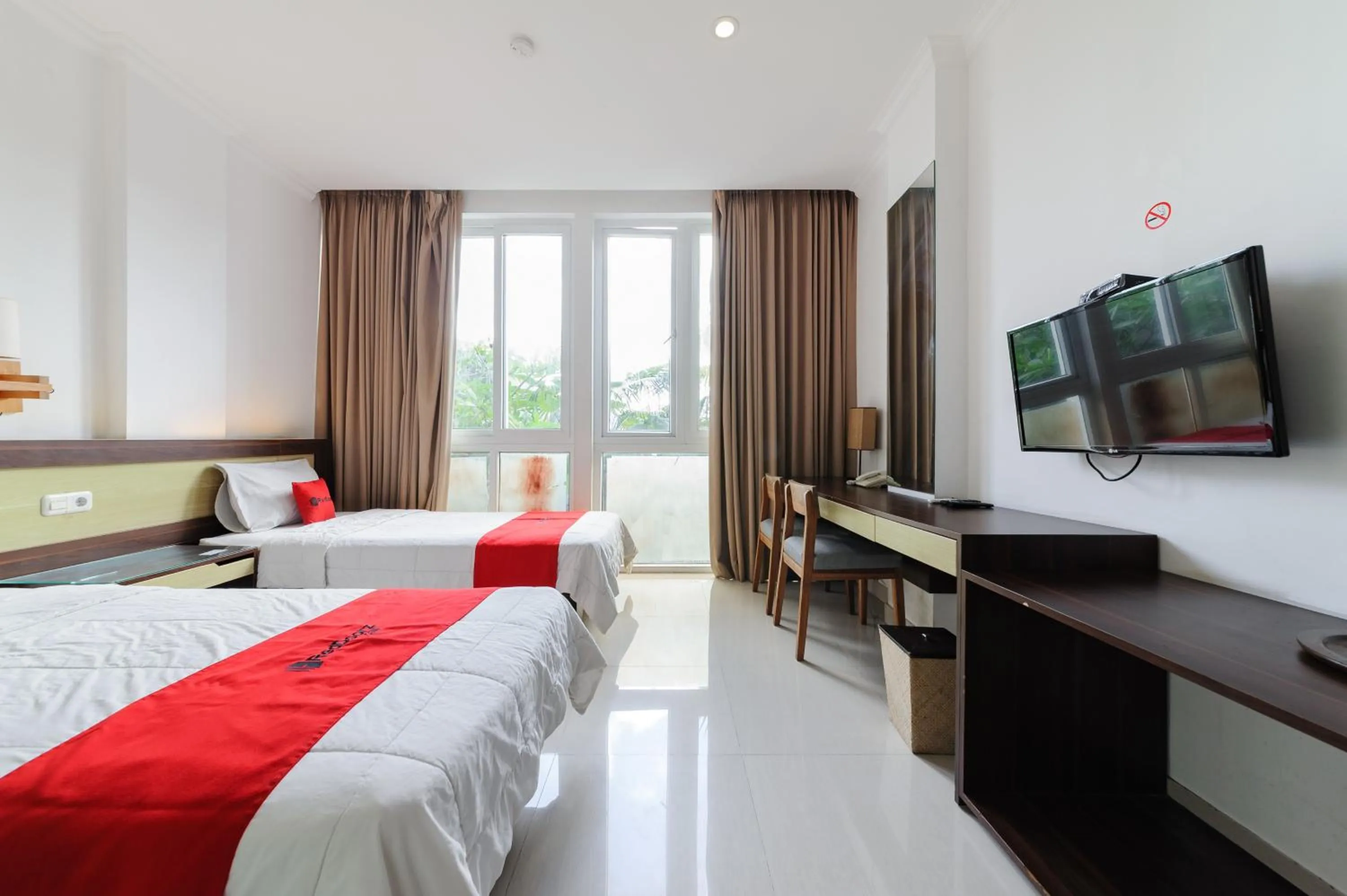 Bedroom, Bed in RedDoorz at Bali Kepundung Denpasar