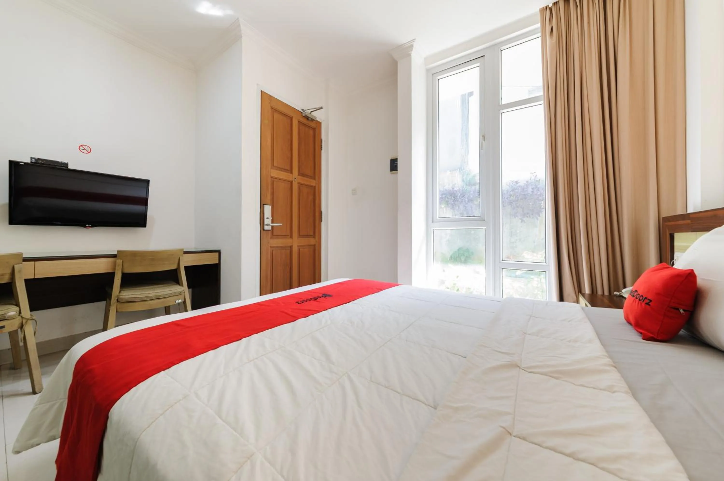 Bedroom, Bed in RedDoorz at Bali Kepundung Denpasar