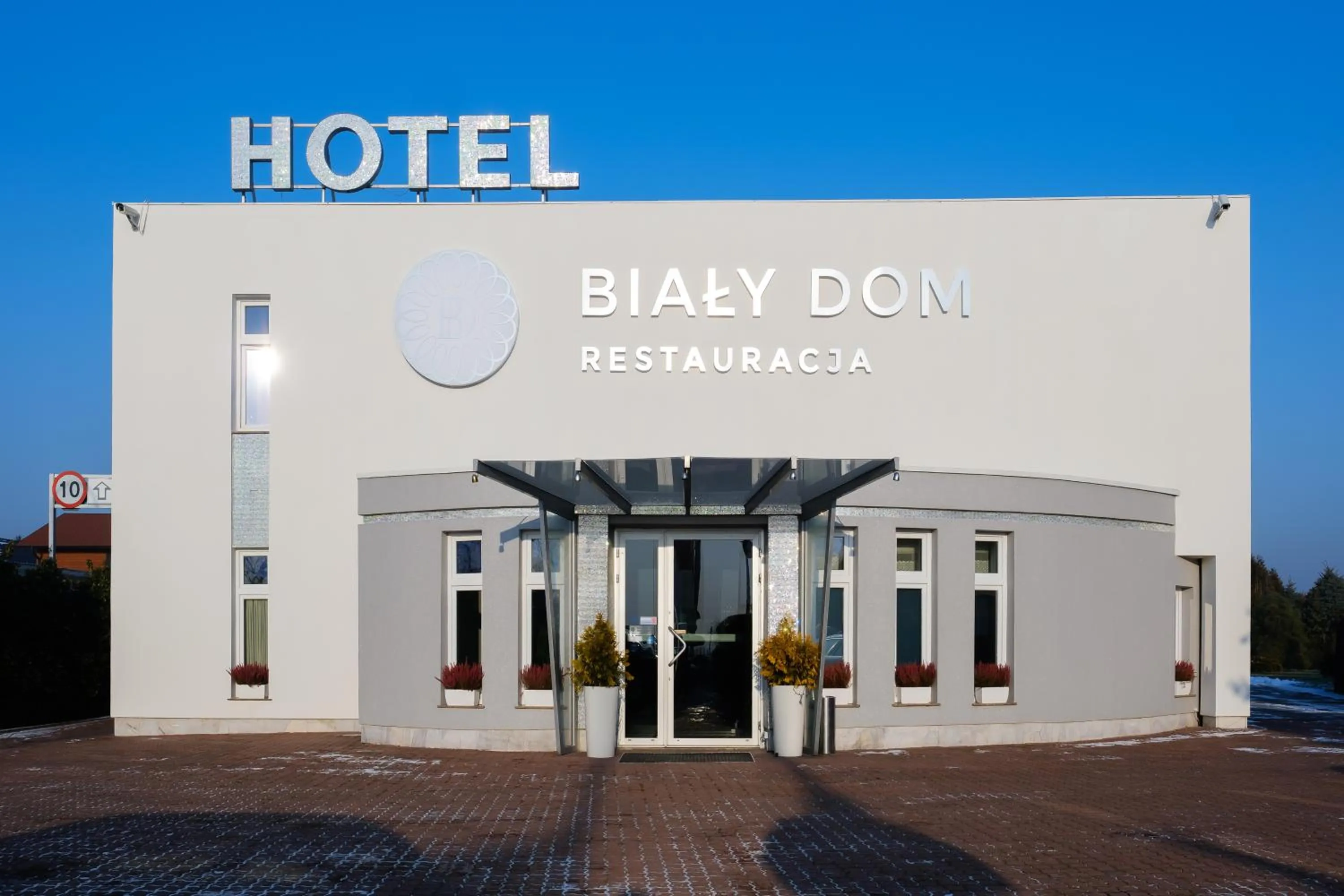 Facade/entrance in Biały Dom Henlex Hotel Restauracja