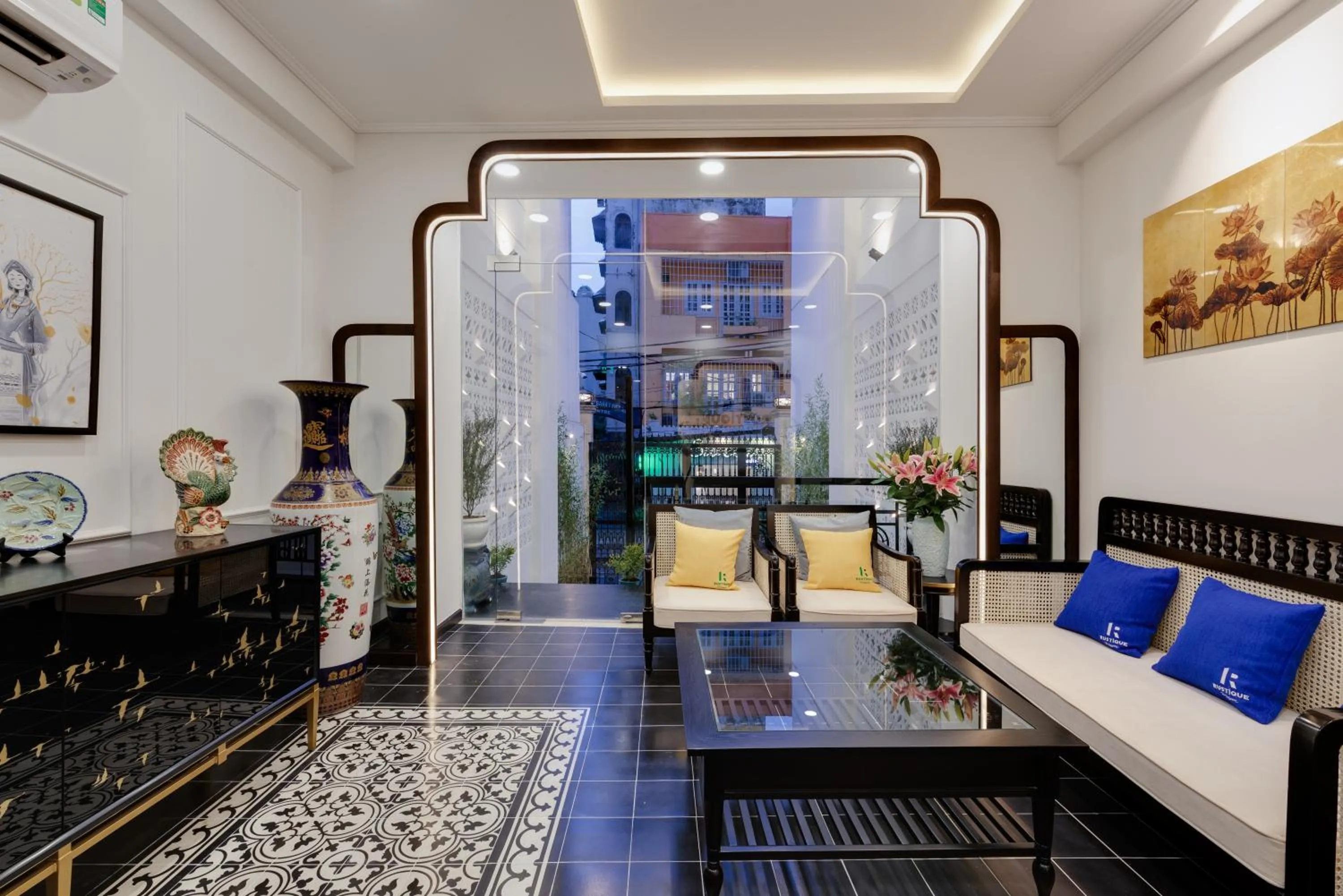 Communal lounge/ TV room in Rustique Maison