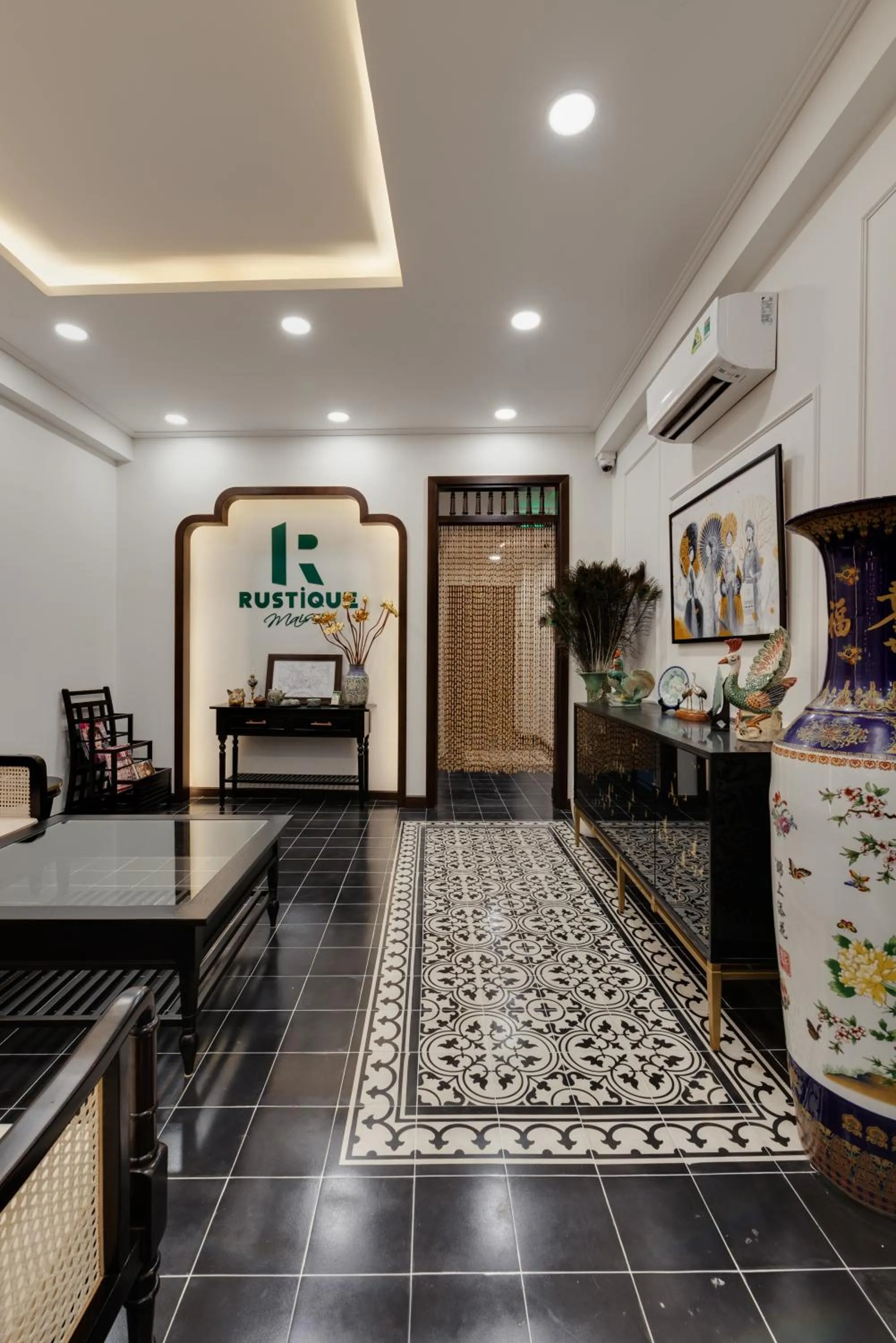 Communal lounge/ TV room in Rustique Maison