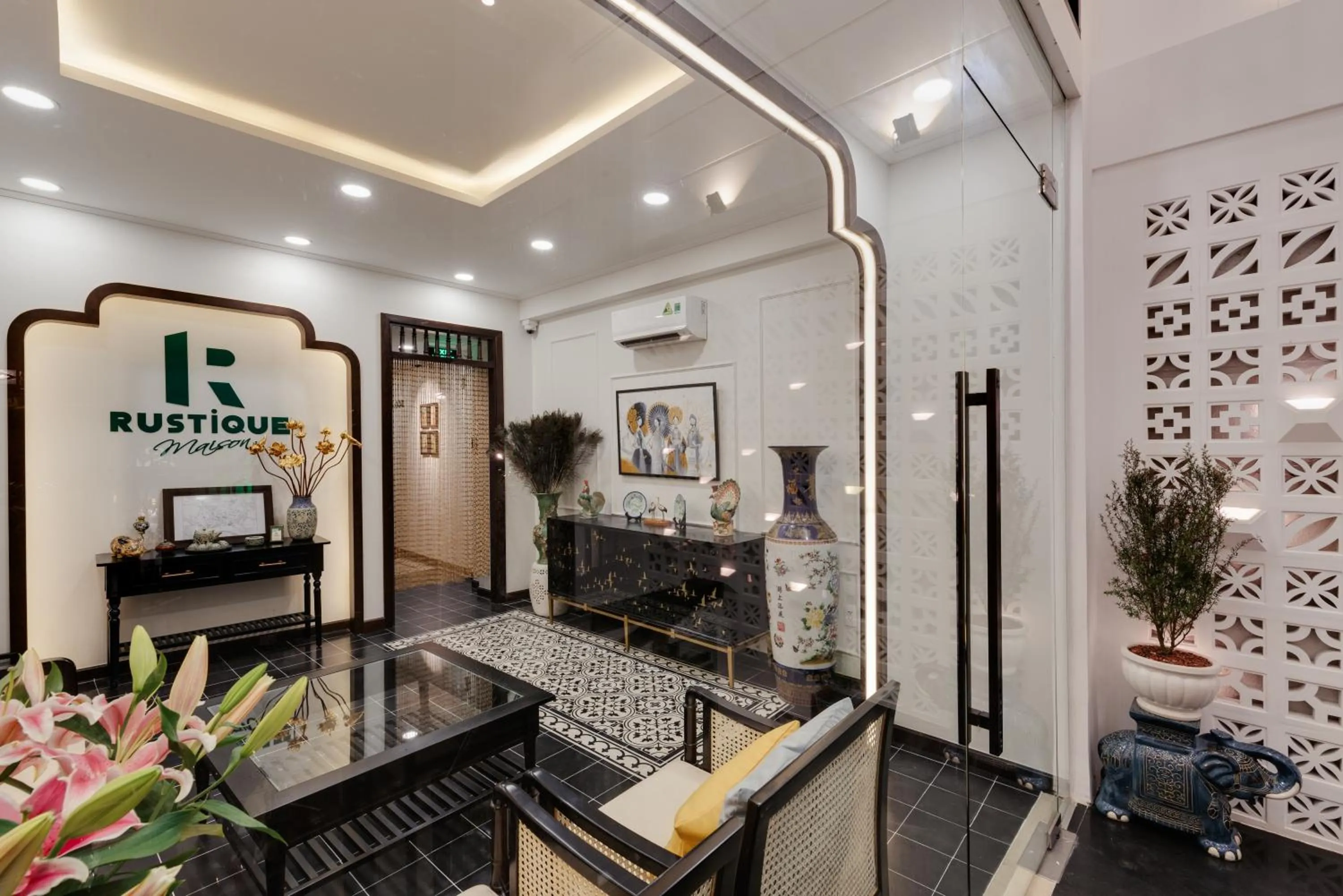 Communal lounge/ TV room in Rustique Maison