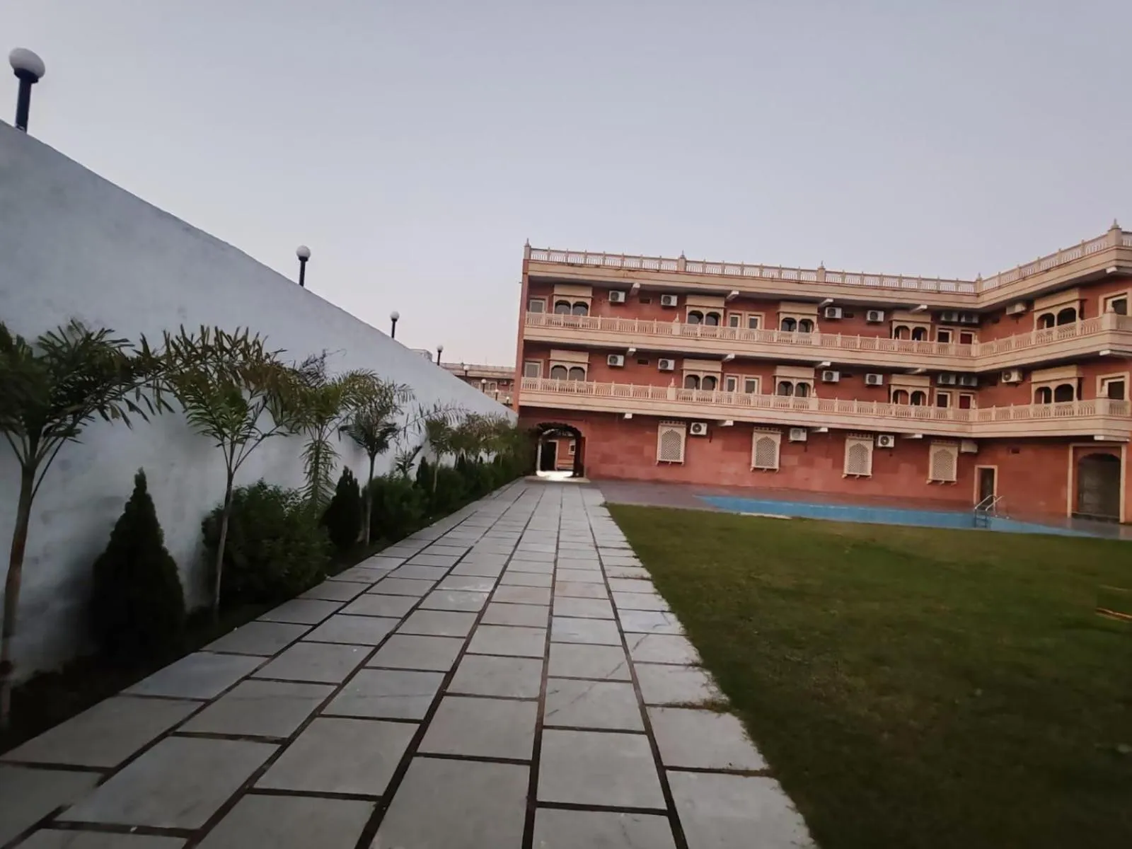 Swimming pool in Hotel Rajwada palace