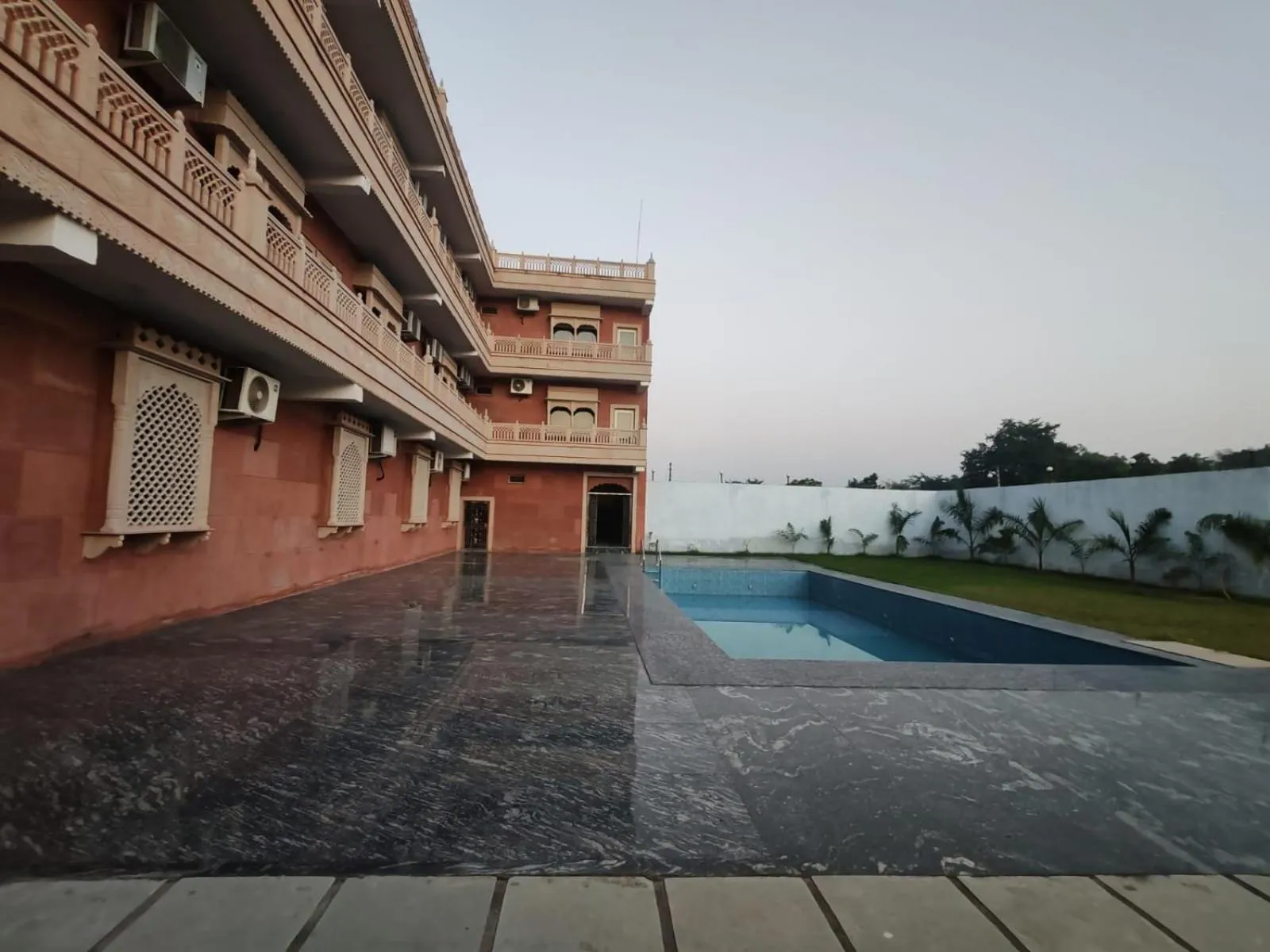 Swimming pool in Hotel Rajwada palace