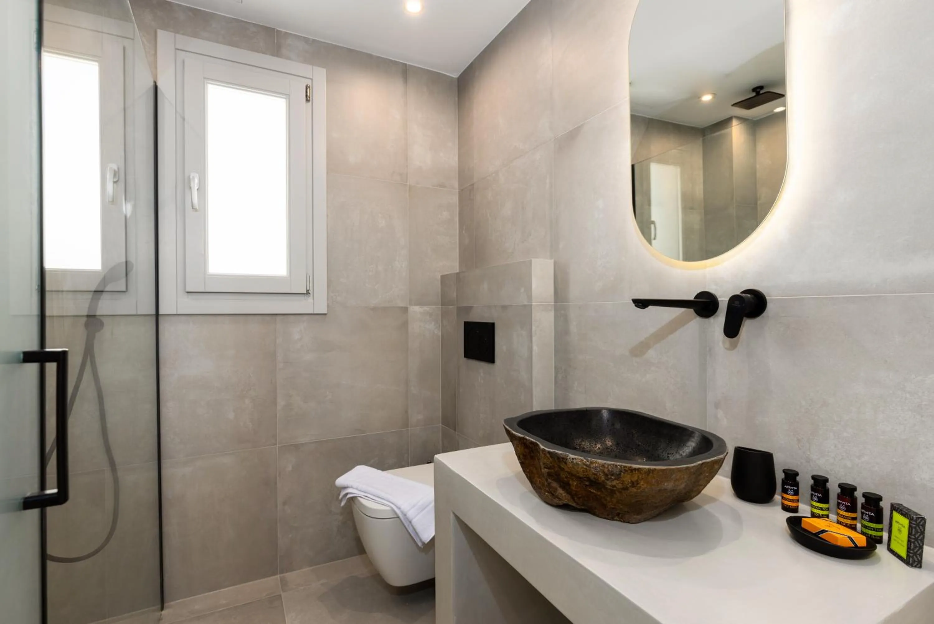 Toilet in SERAPIAS SUITES