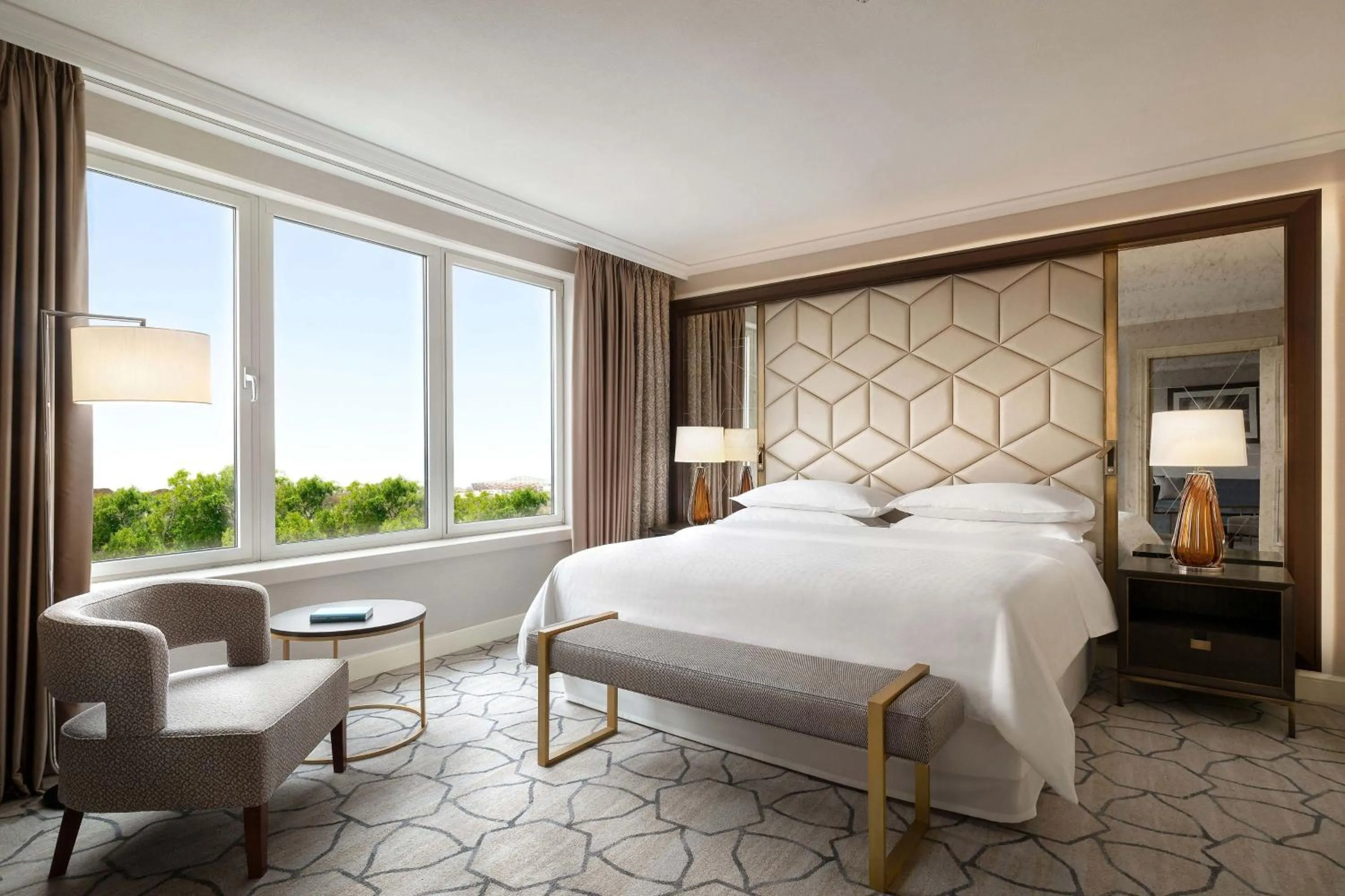 Bedroom, Bed in Sheraton Grand Warsaw