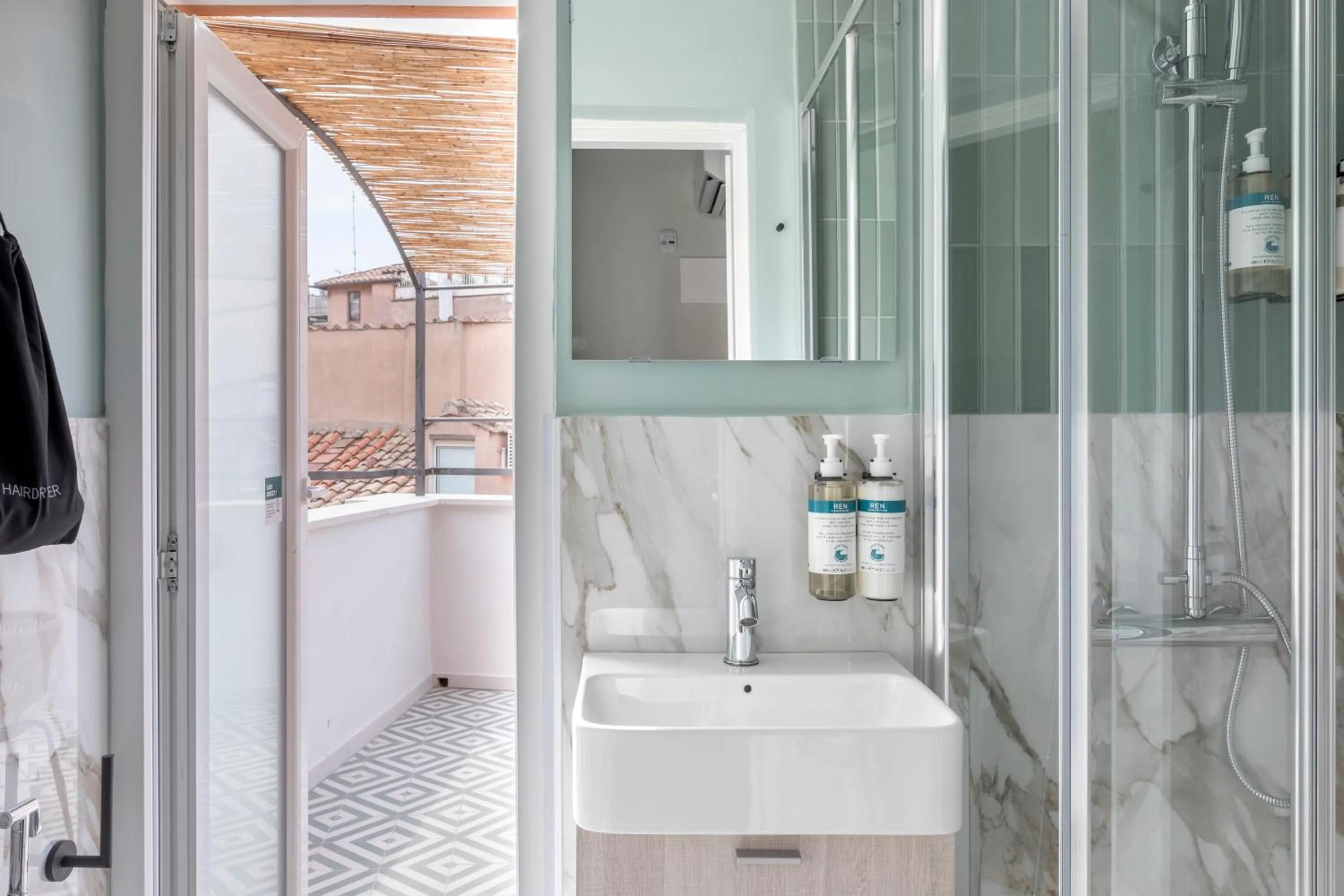 Bathroom in Numa Rome Portico