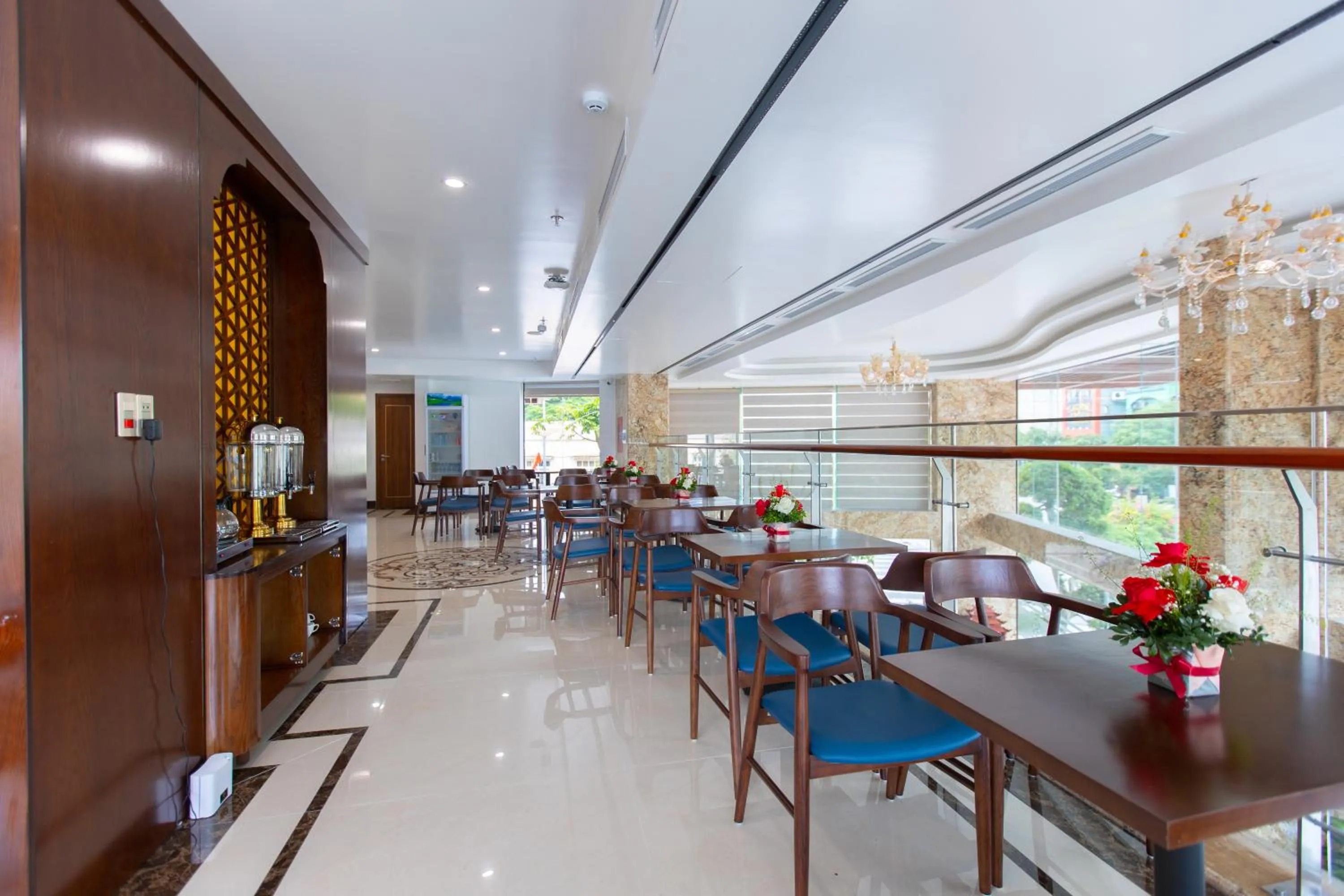 Restaurant/places to eat in SALA HOTEL MÓNG CÁI