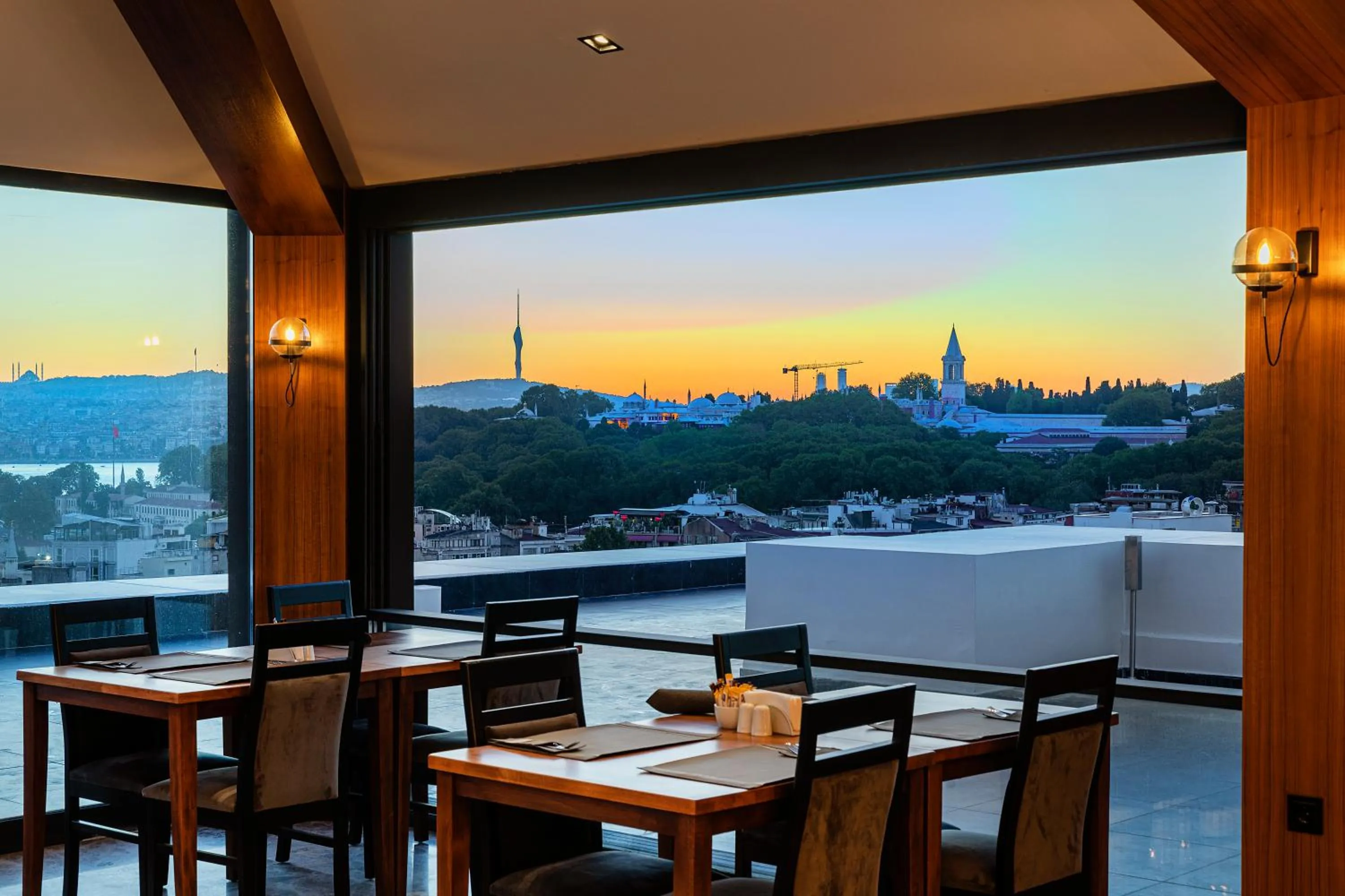 Restaurant/places to eat in Demiray Hotel Old City