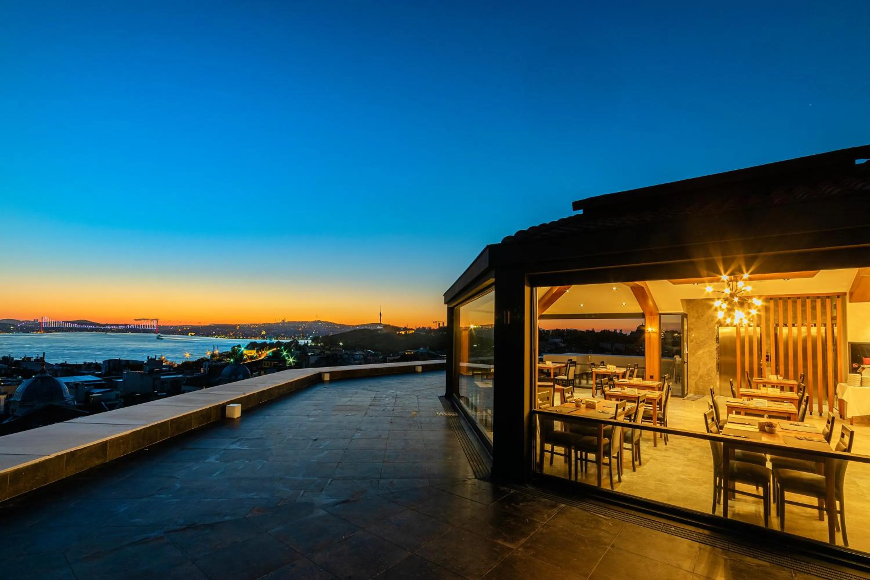 Restaurant/places to eat in Demiray Hotel Old City