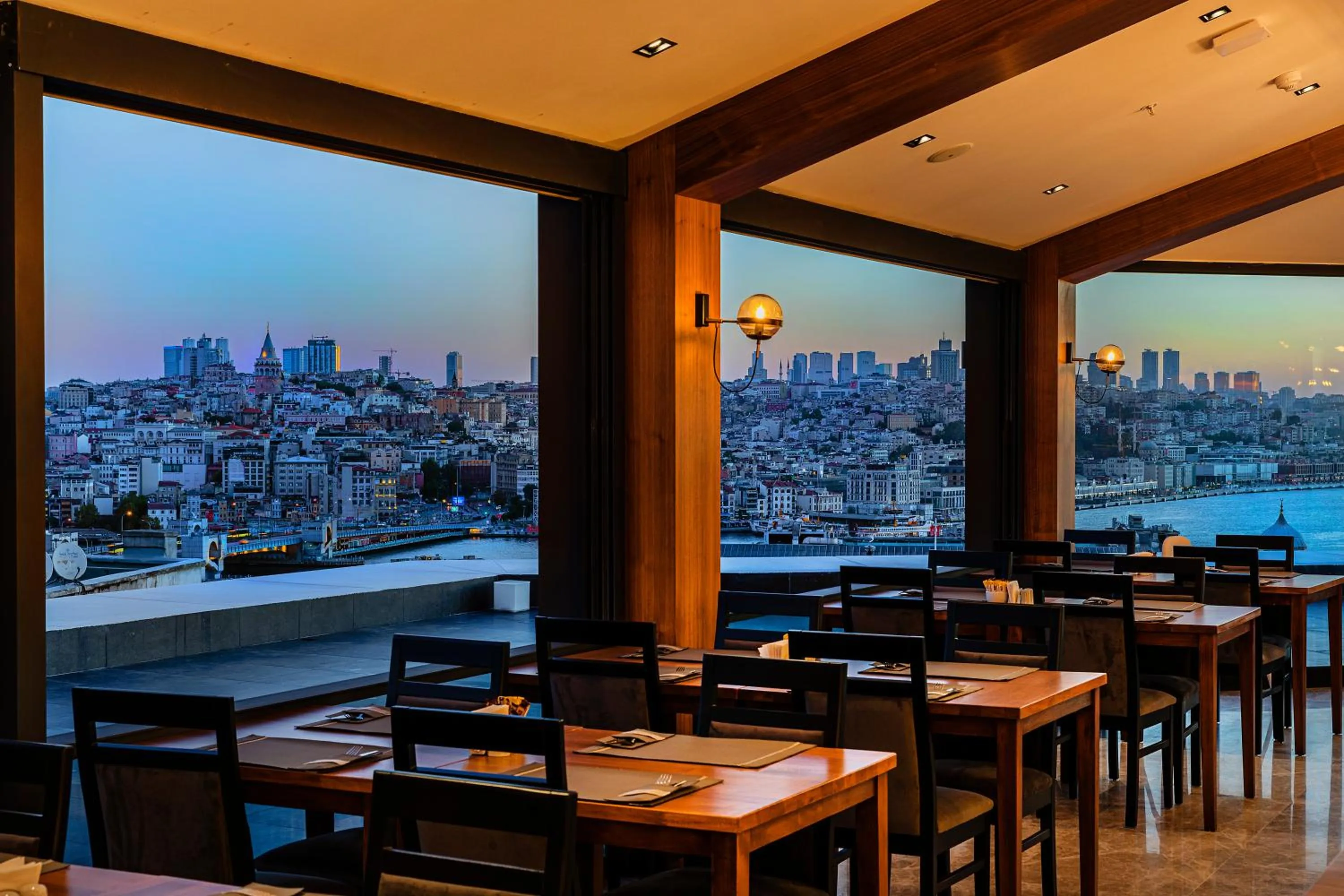 Restaurant/places to eat in Demiray Hotel Old City