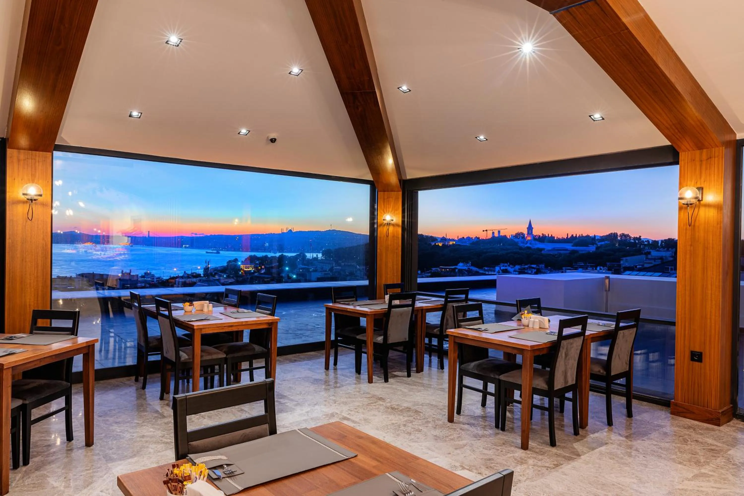 Restaurant/places to eat in Demiray Hotel Old City