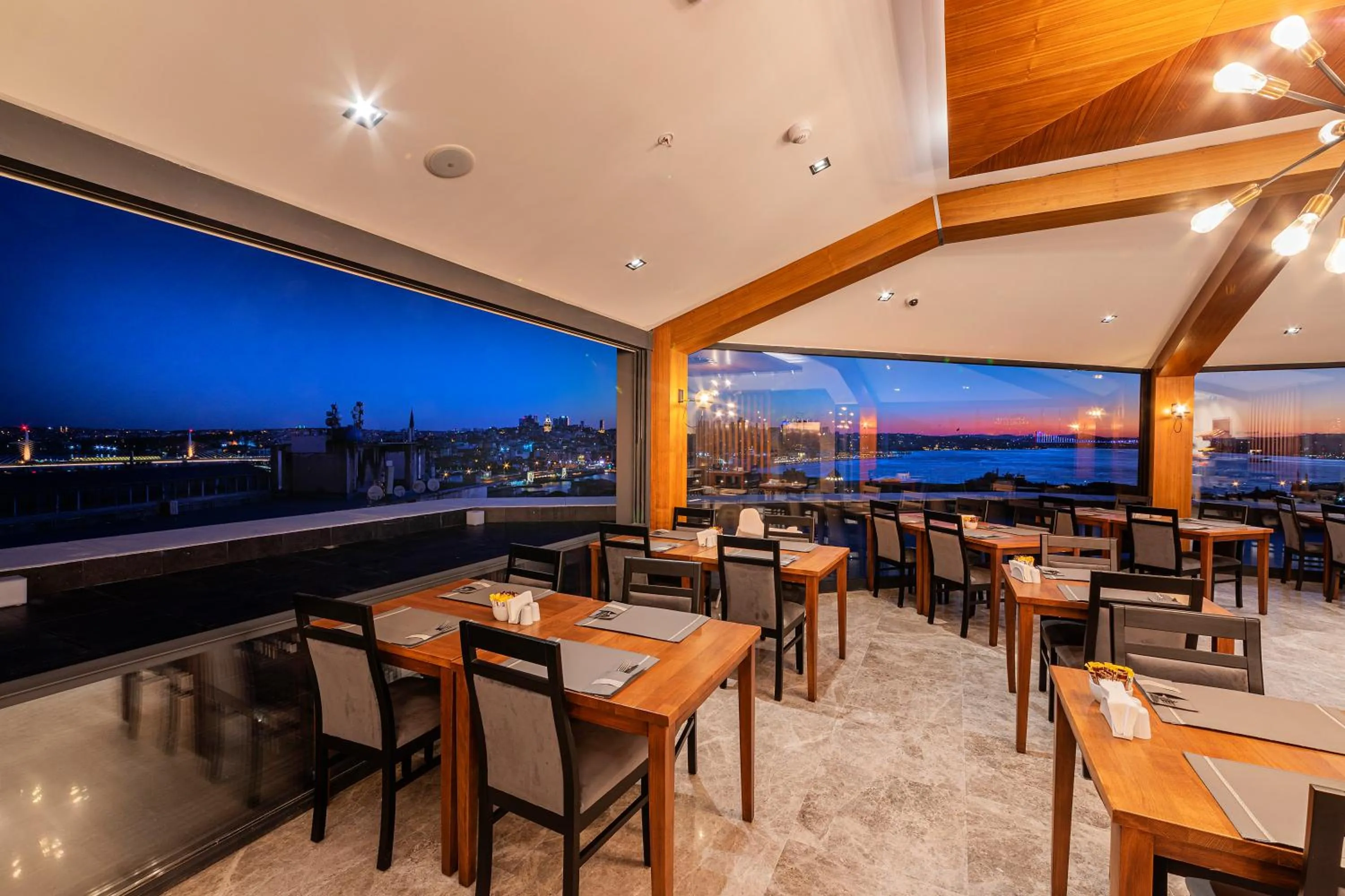 Restaurant/places to eat in Demiray Hotel Old City