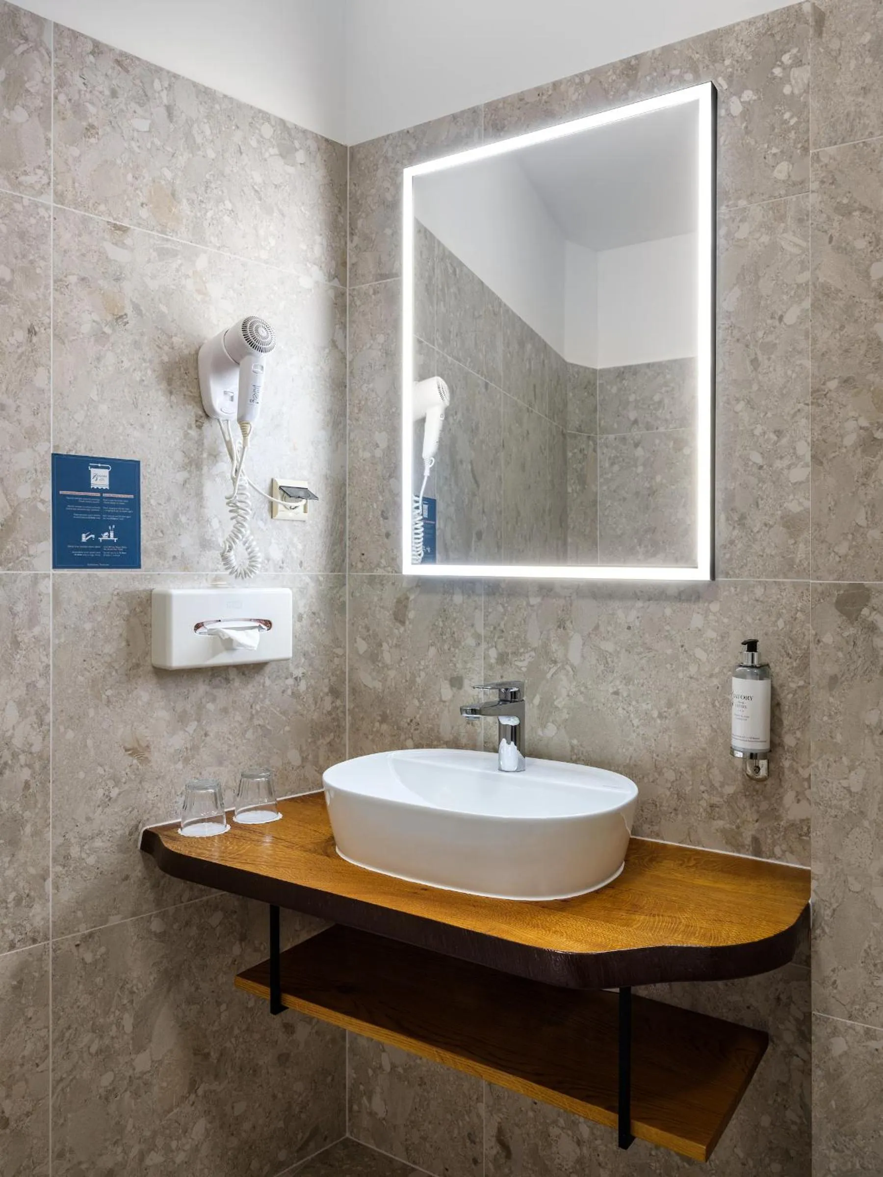 Toilet in Hotel Batory