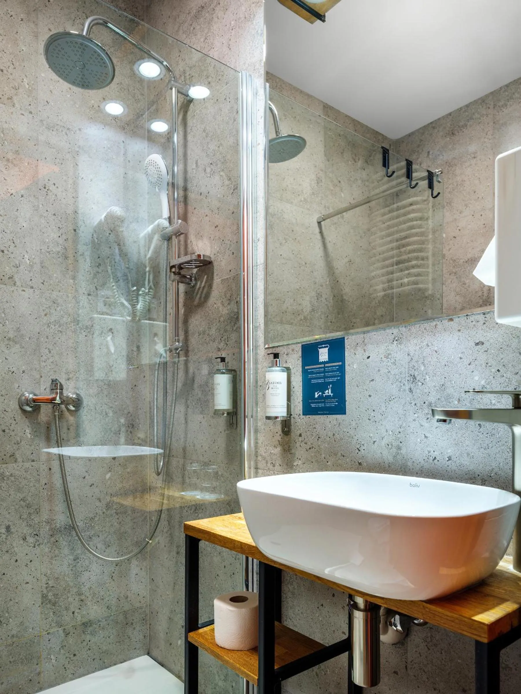Shower in Hotel Batory