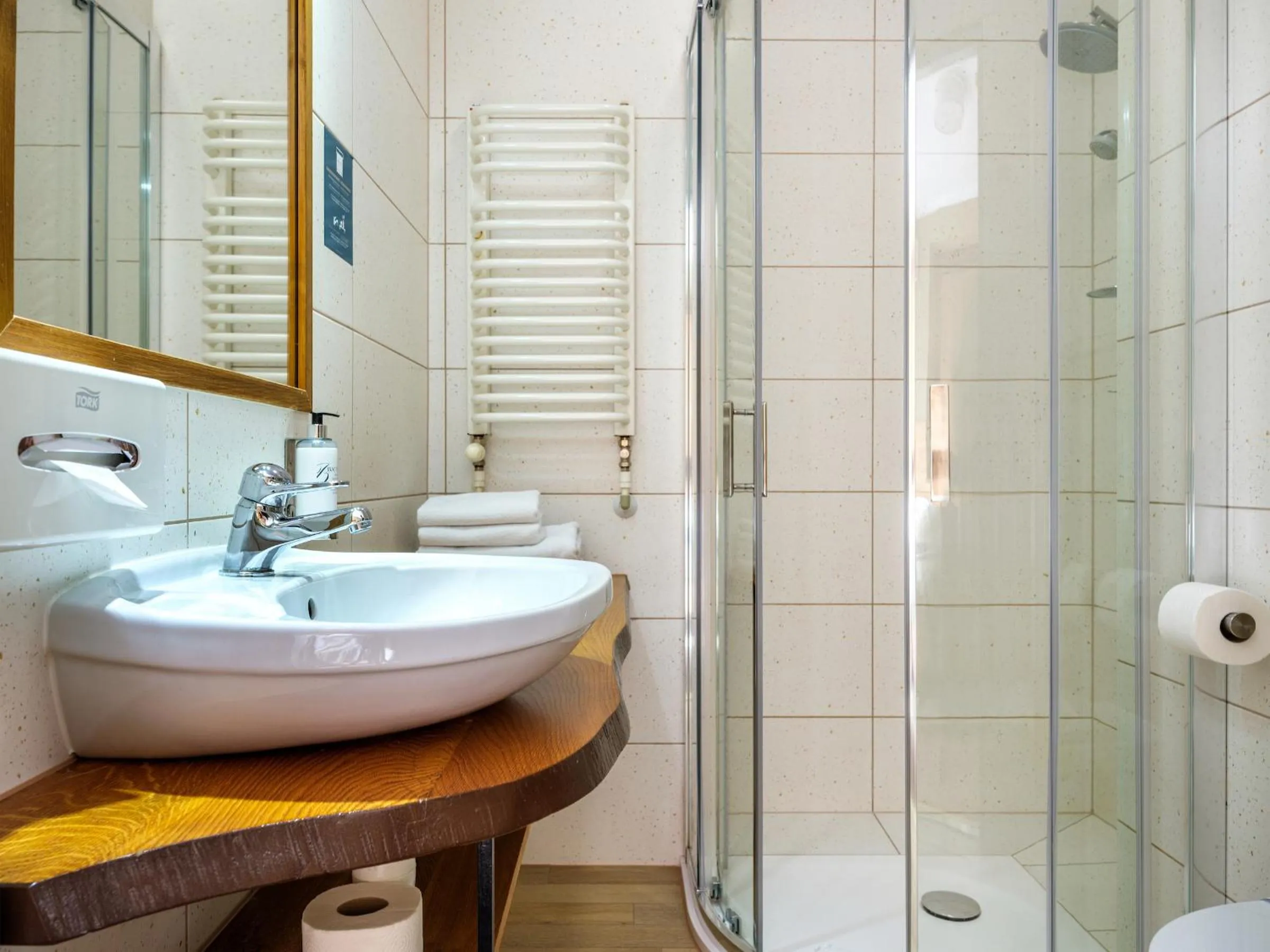 Shower in Hotel Batory