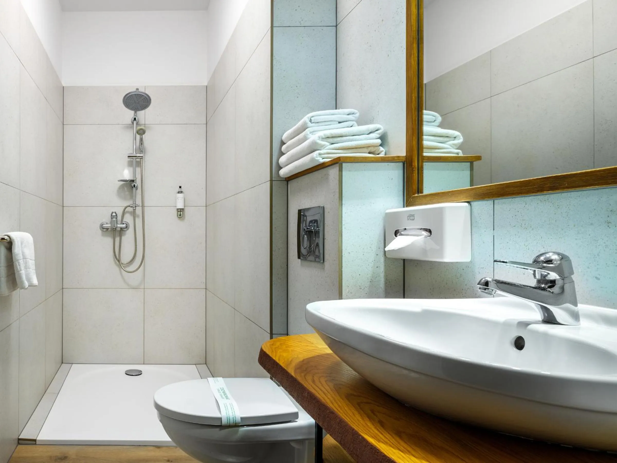 Shower in Hotel Batory