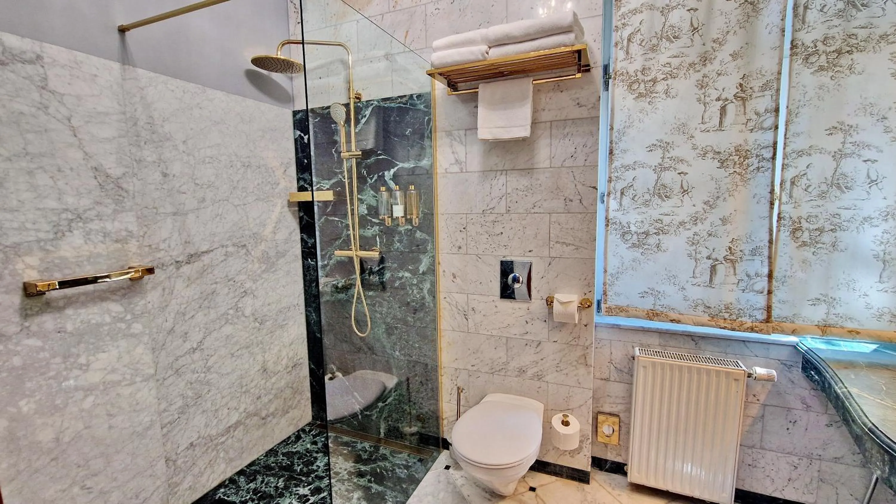 Shower in Podewils Old Town Gdansk