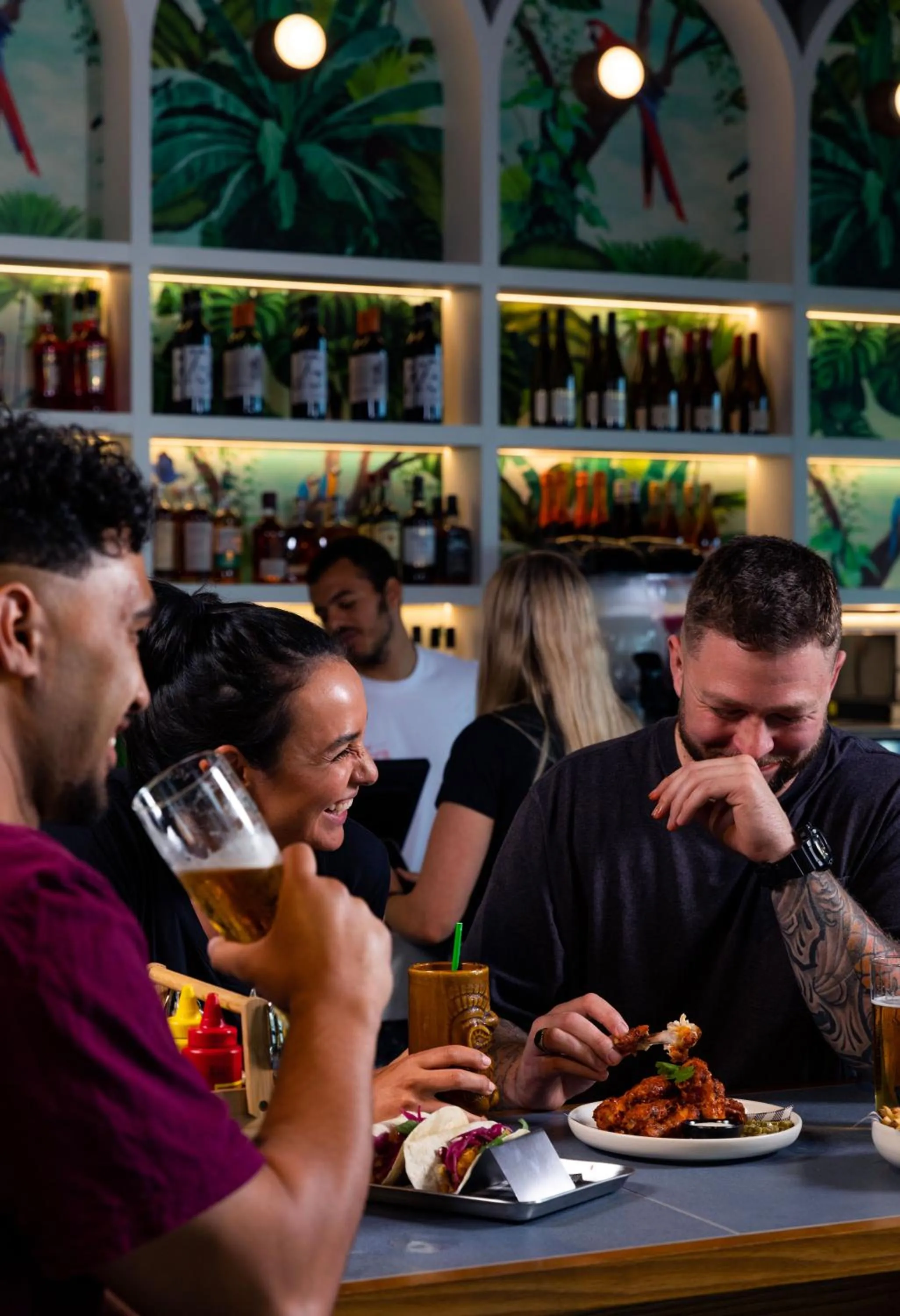 Restaurant/places to eat in LyLo Auckland Hotel