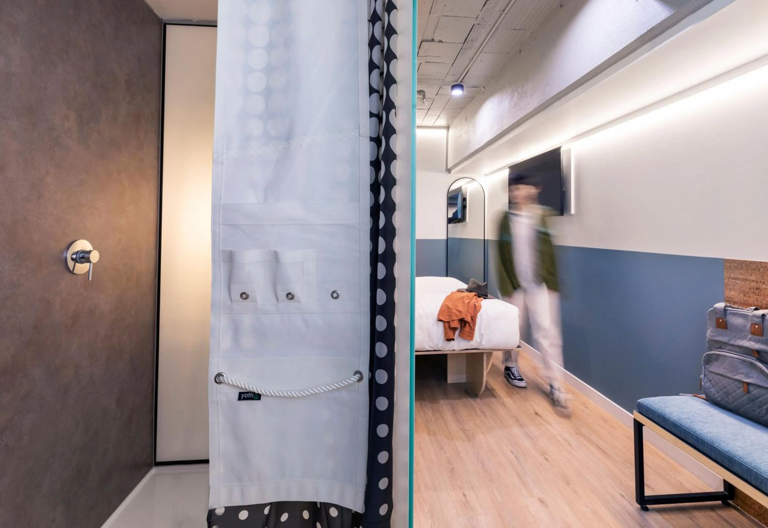 Shower in LyLo Auckland Hotel