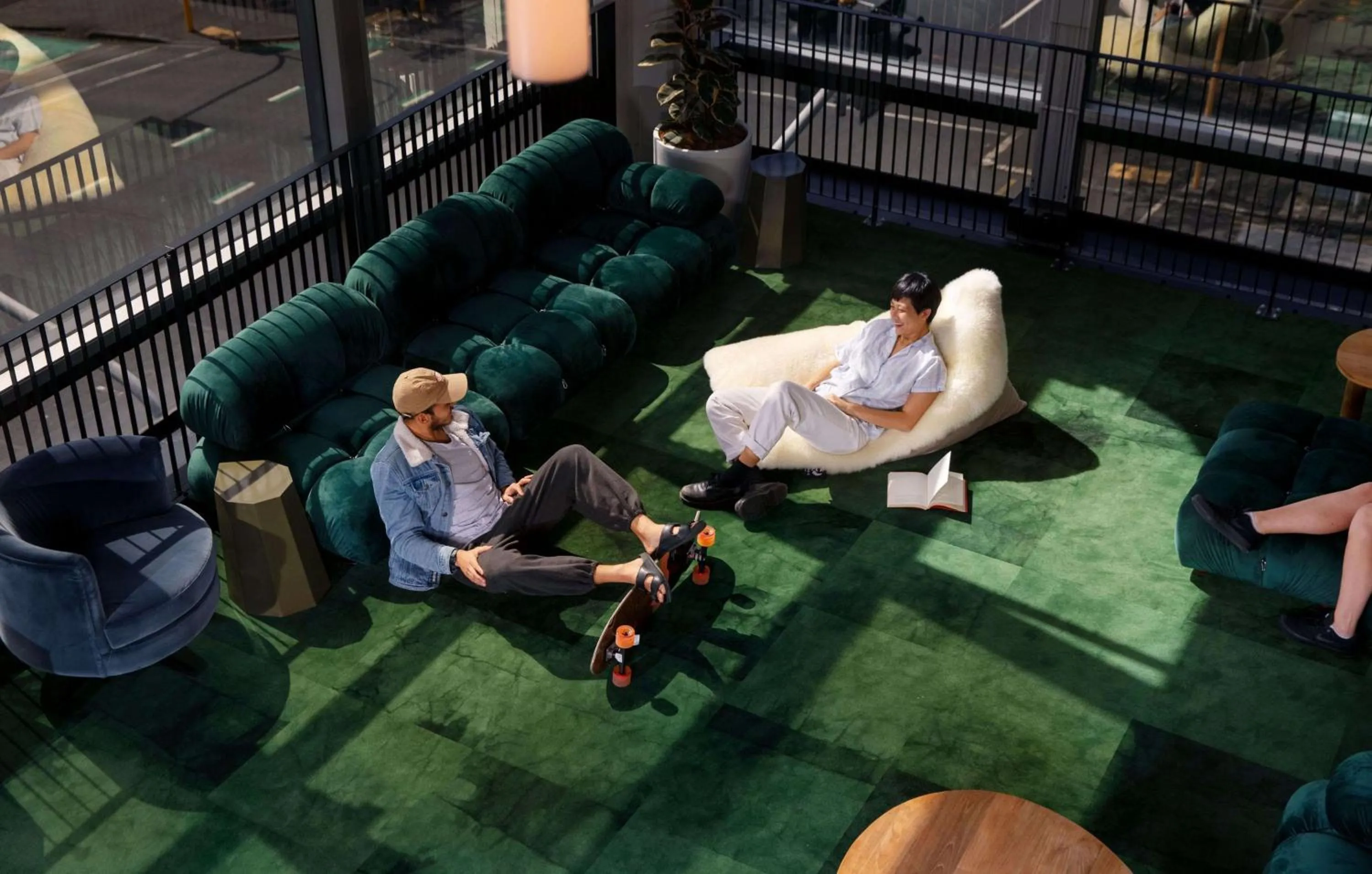 Communal lounge/ TV room in LyLo Auckland Hotel