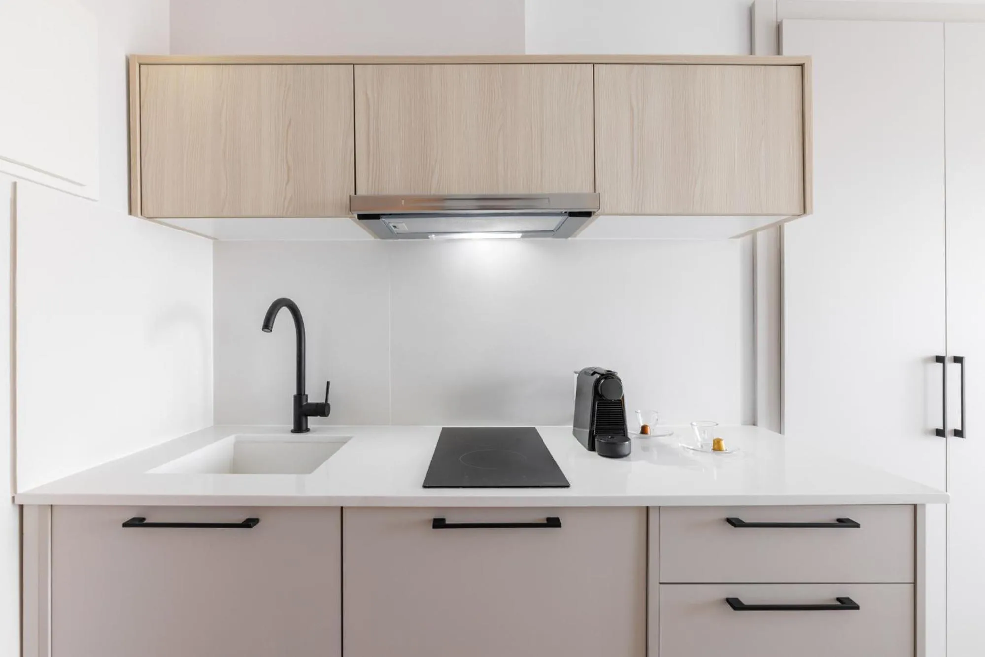 Coffee/tea facilities in Amalthia Luxury Suites