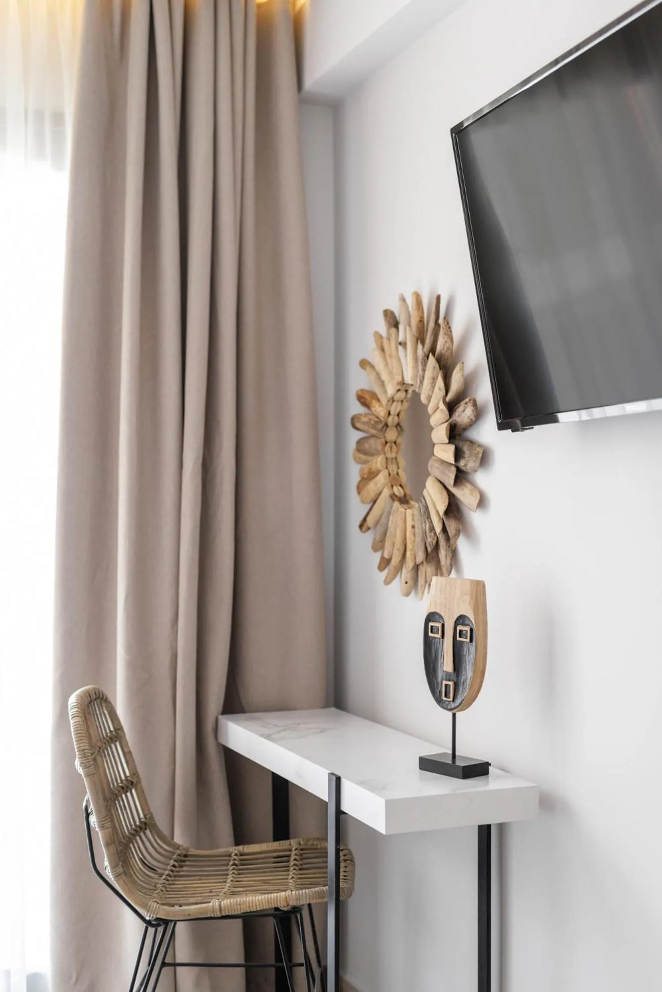 TV and multimedia in Amalthia Luxury Suites