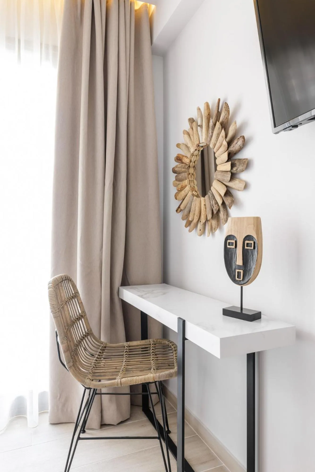 TV and multimedia in Amalthia Luxury Suites