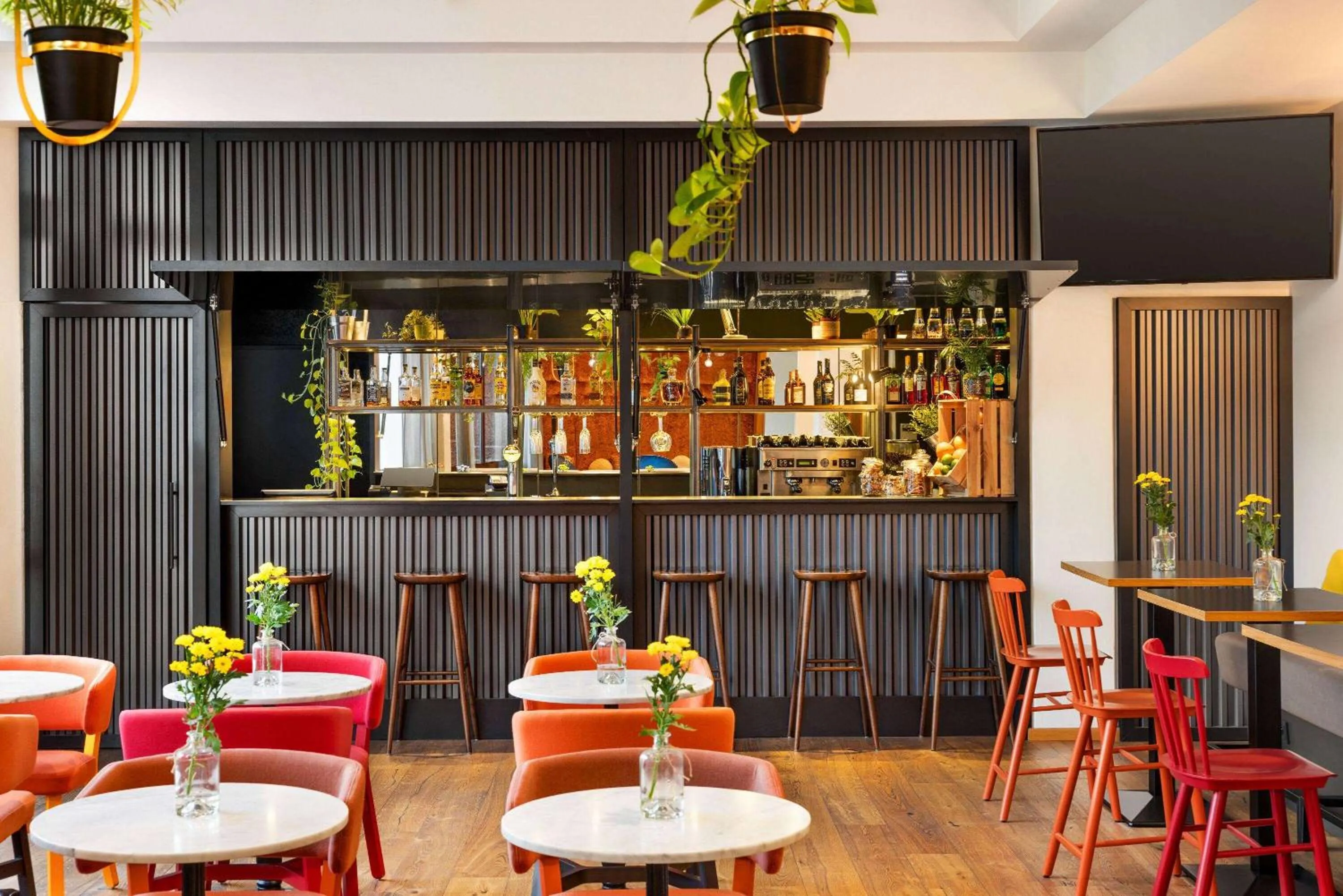 Lounge or bar in Vienna House Easy by Wyndham Cracow